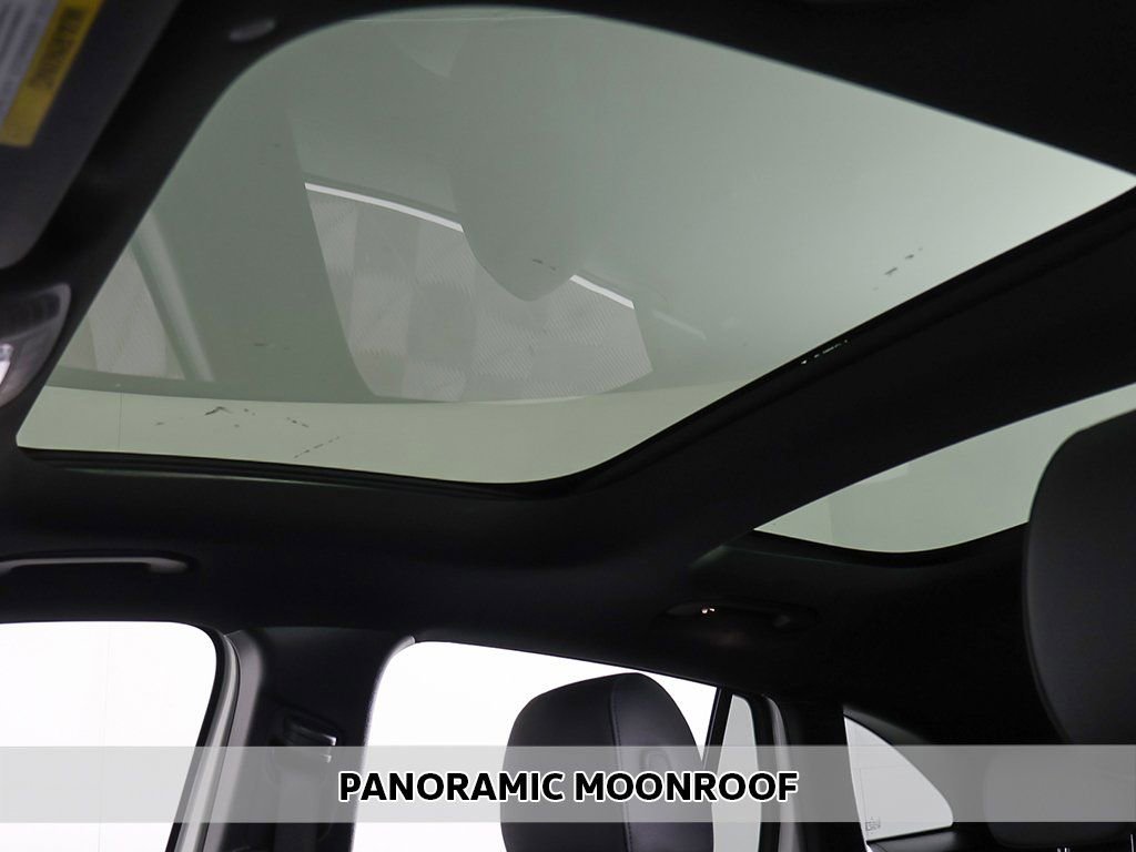 Used 2025 Mercedes-Benz GLA 250 4MATIC image 3