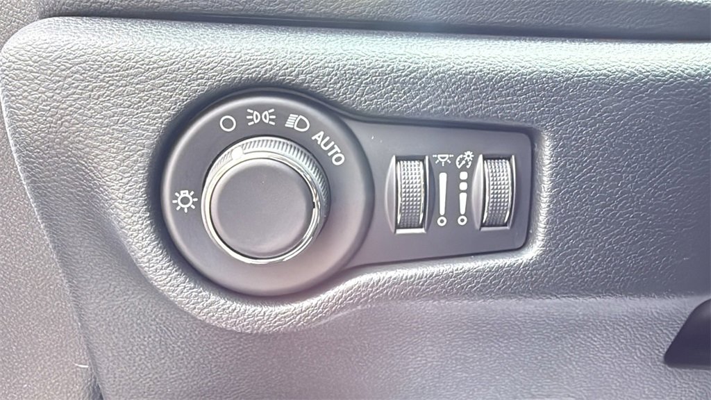 New 2026 Chrysler Voyager LX image 20