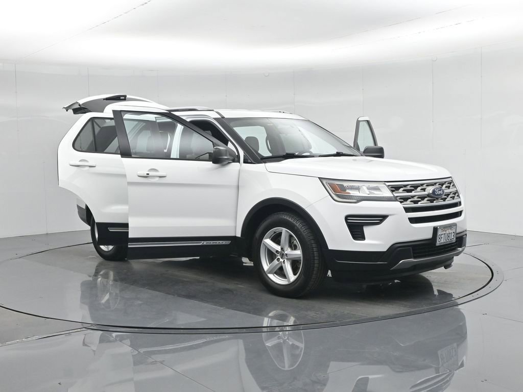 Used 2018 Ford Explorer XLT image 35