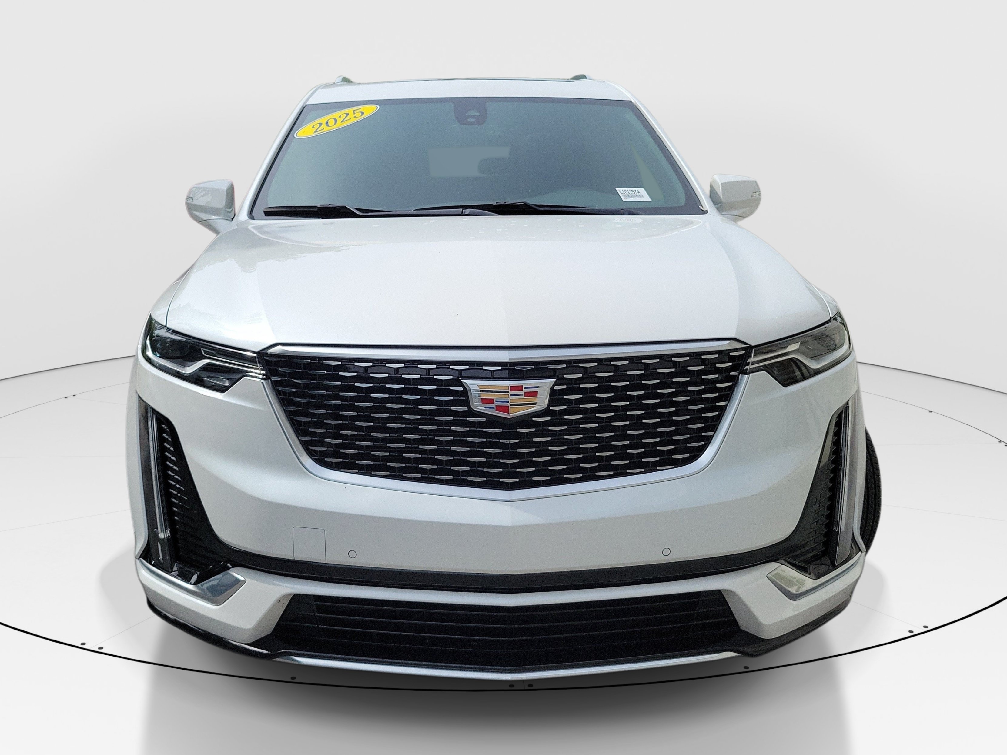 Used 2025 Cadillac XT6 Luxury FWD image 2