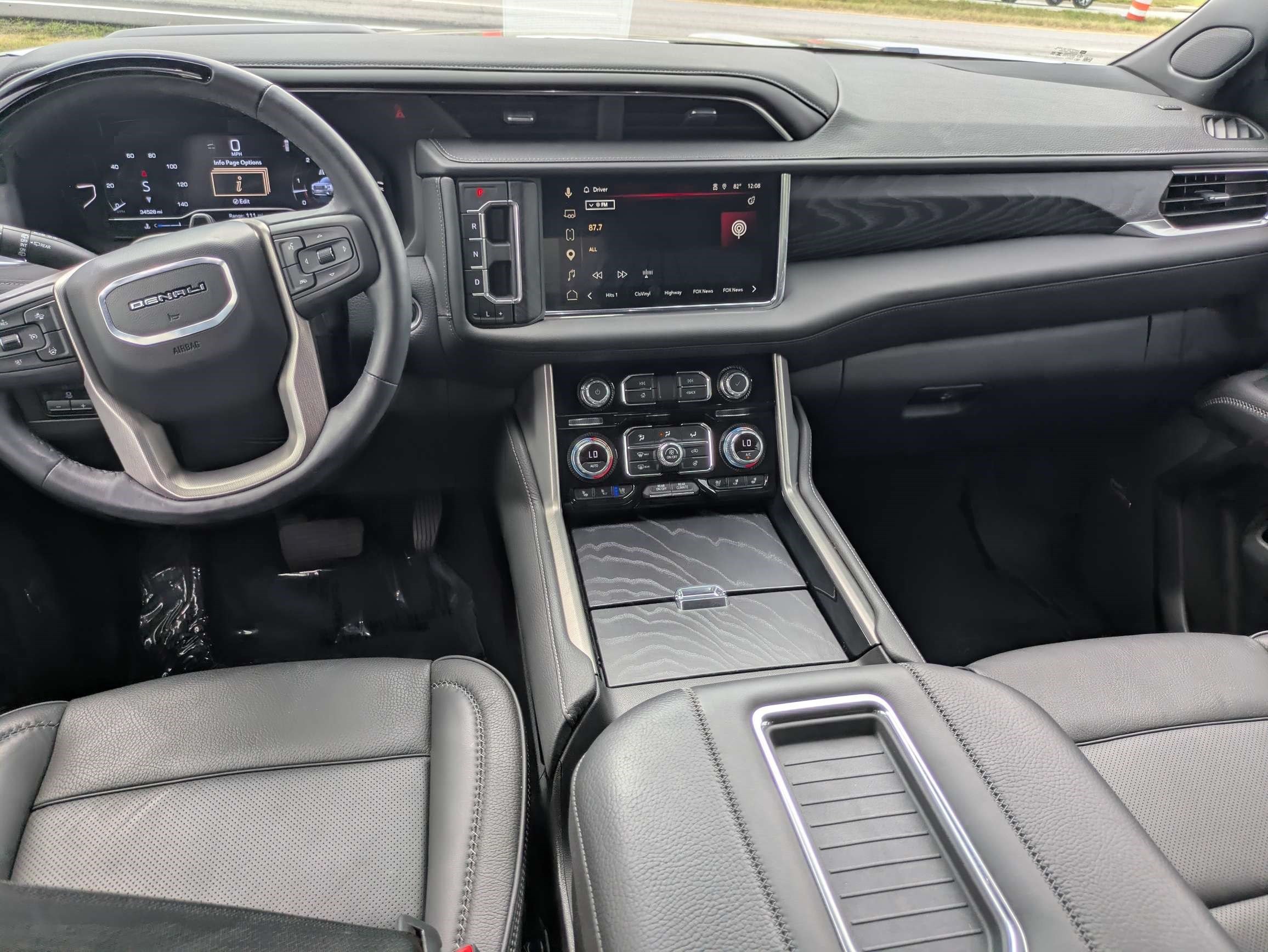 Used 2024 GMC Yukon Denali w/ Advanced Technology Package AWD/4WD image 22
