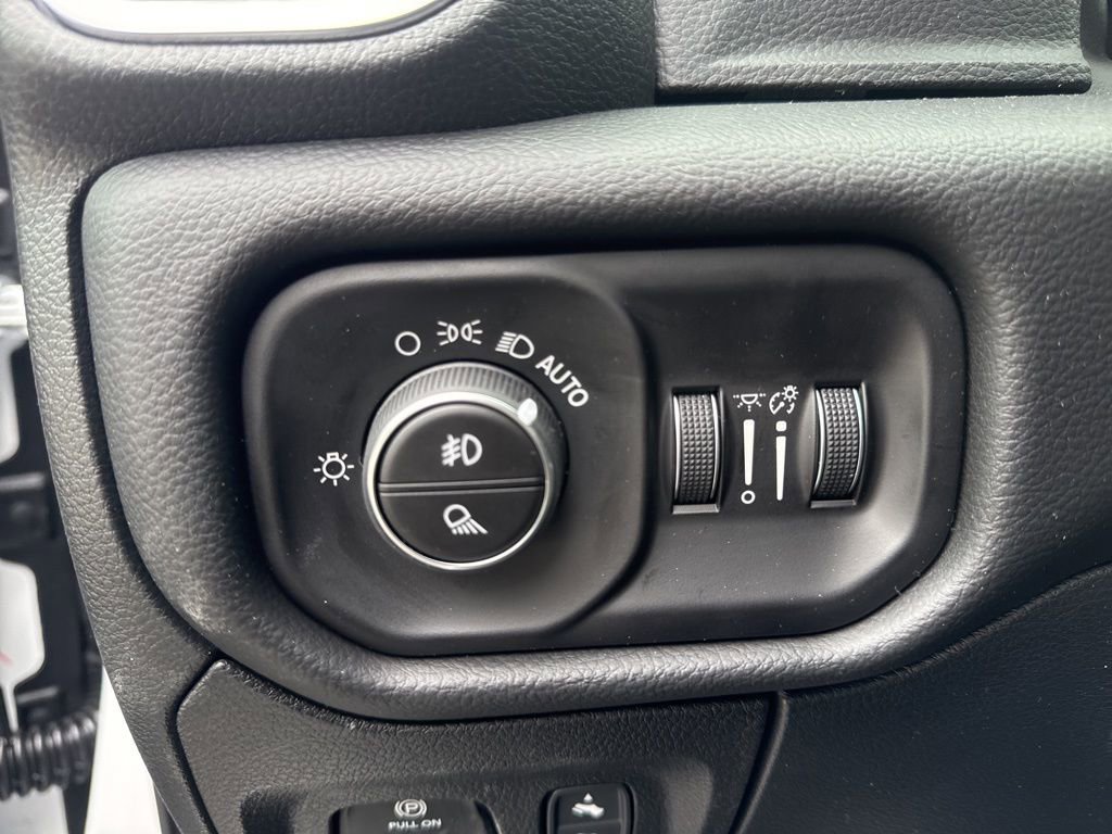 New 2026 RAM 1500 4x4 Crew Cab image 15