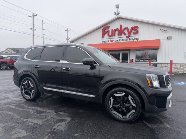 Used 2023 Kia Telluride S
