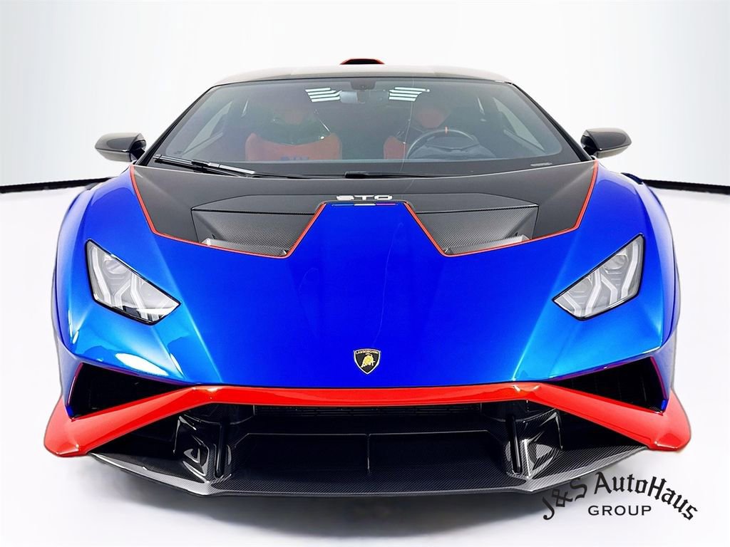 Used 2023 Lamborghini Huracan STO image 2