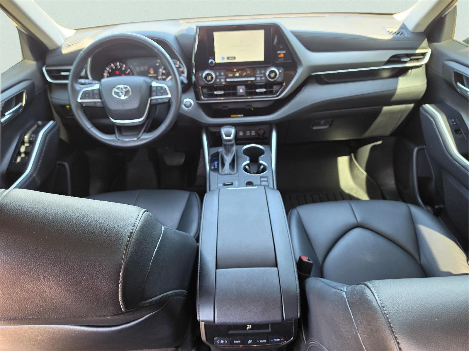 Used 2023 Toyota Highlander XLE FWD image 8