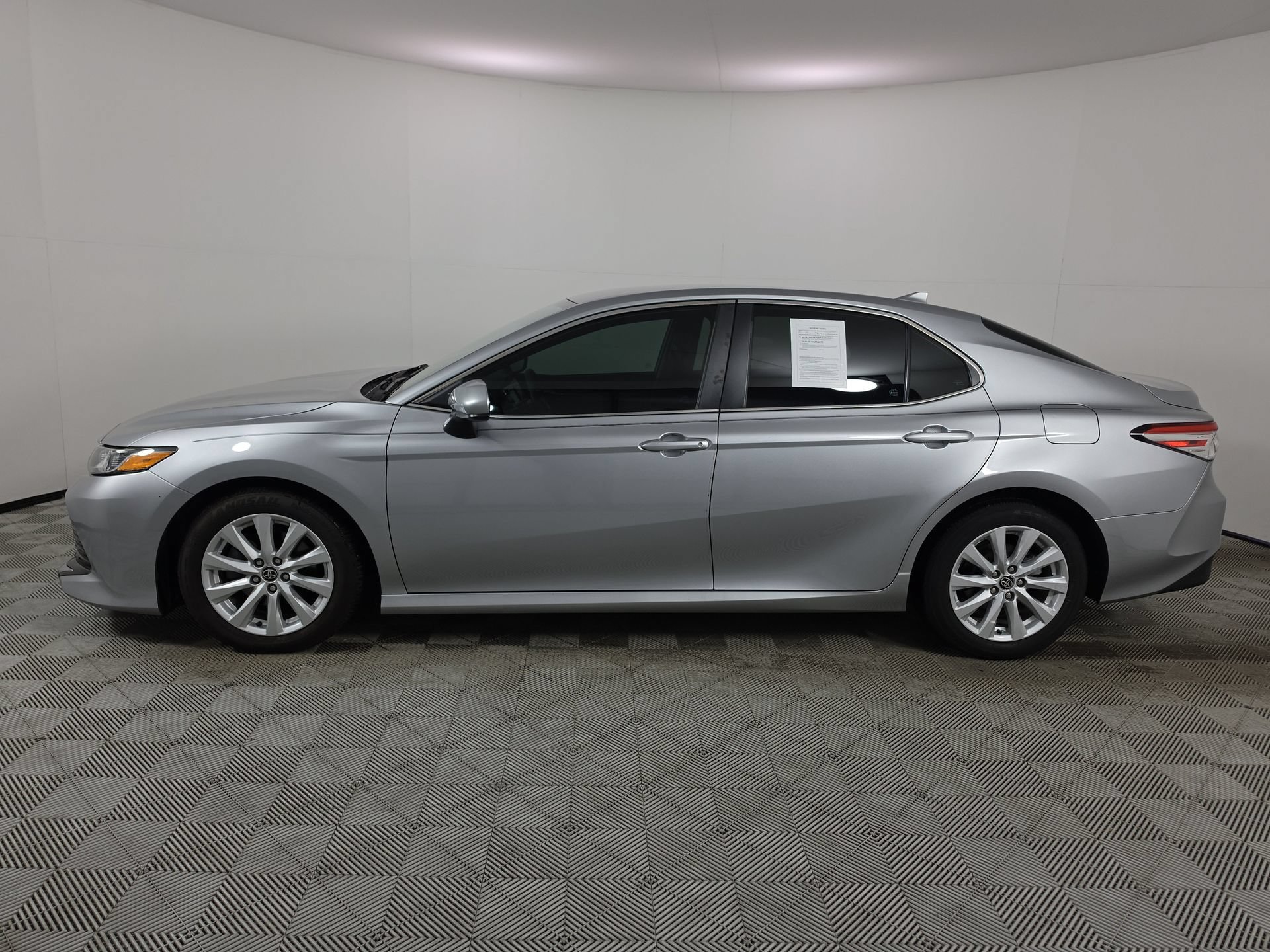 Used 2020 Toyota Camry LE FWD image 4