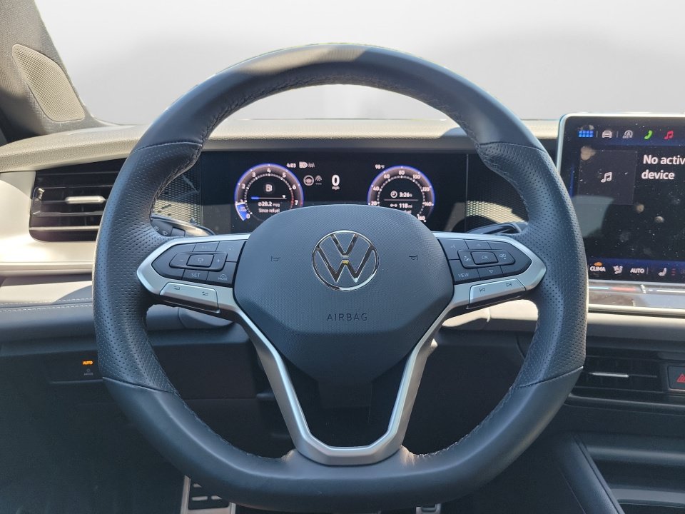 Certified 2026 Volkswagen Tiguan SE R-Line AWD/4WD image 13