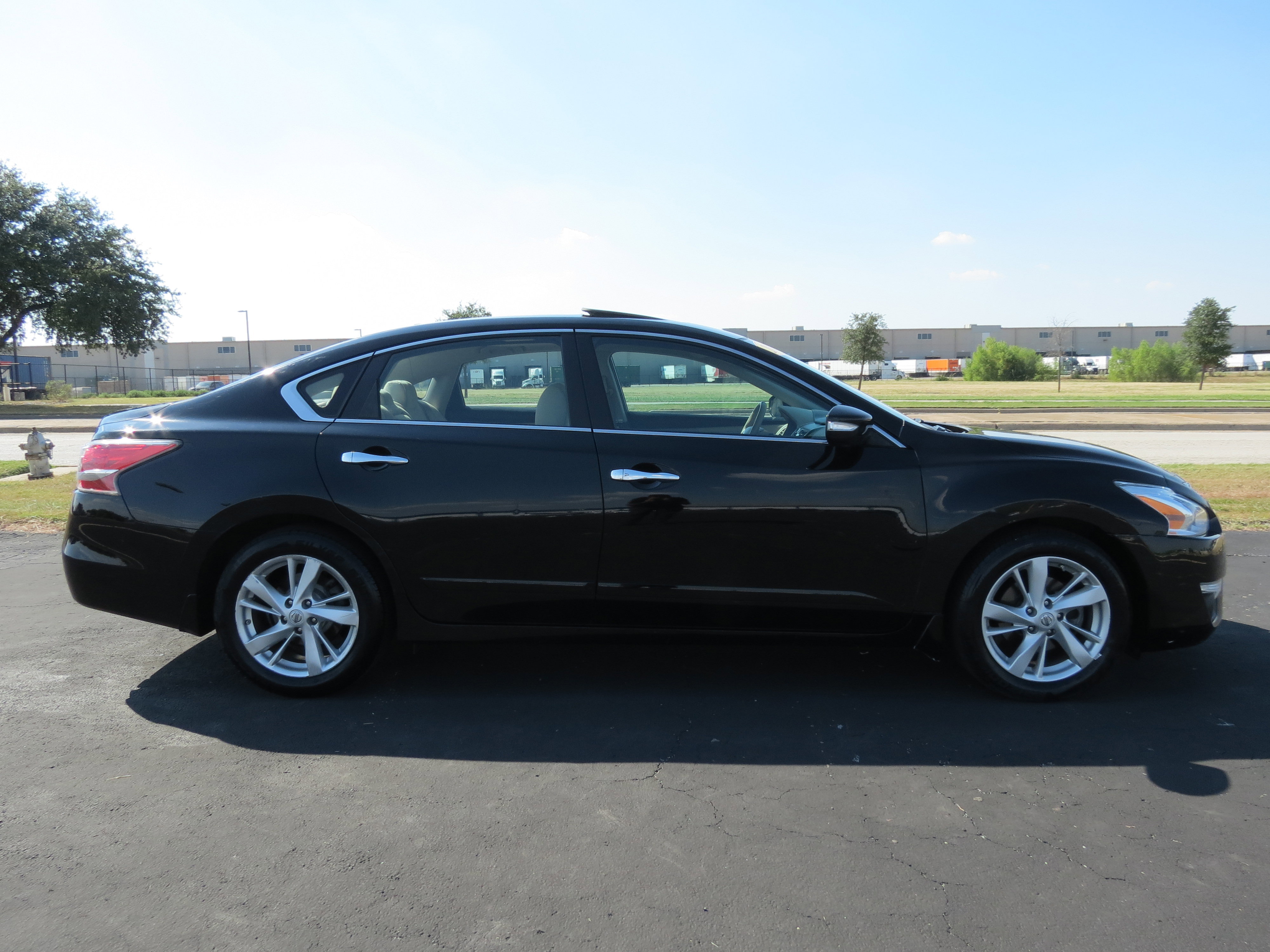 Used 2015 Nissan Altima 2.5 SV w/ Convenience Package image 4