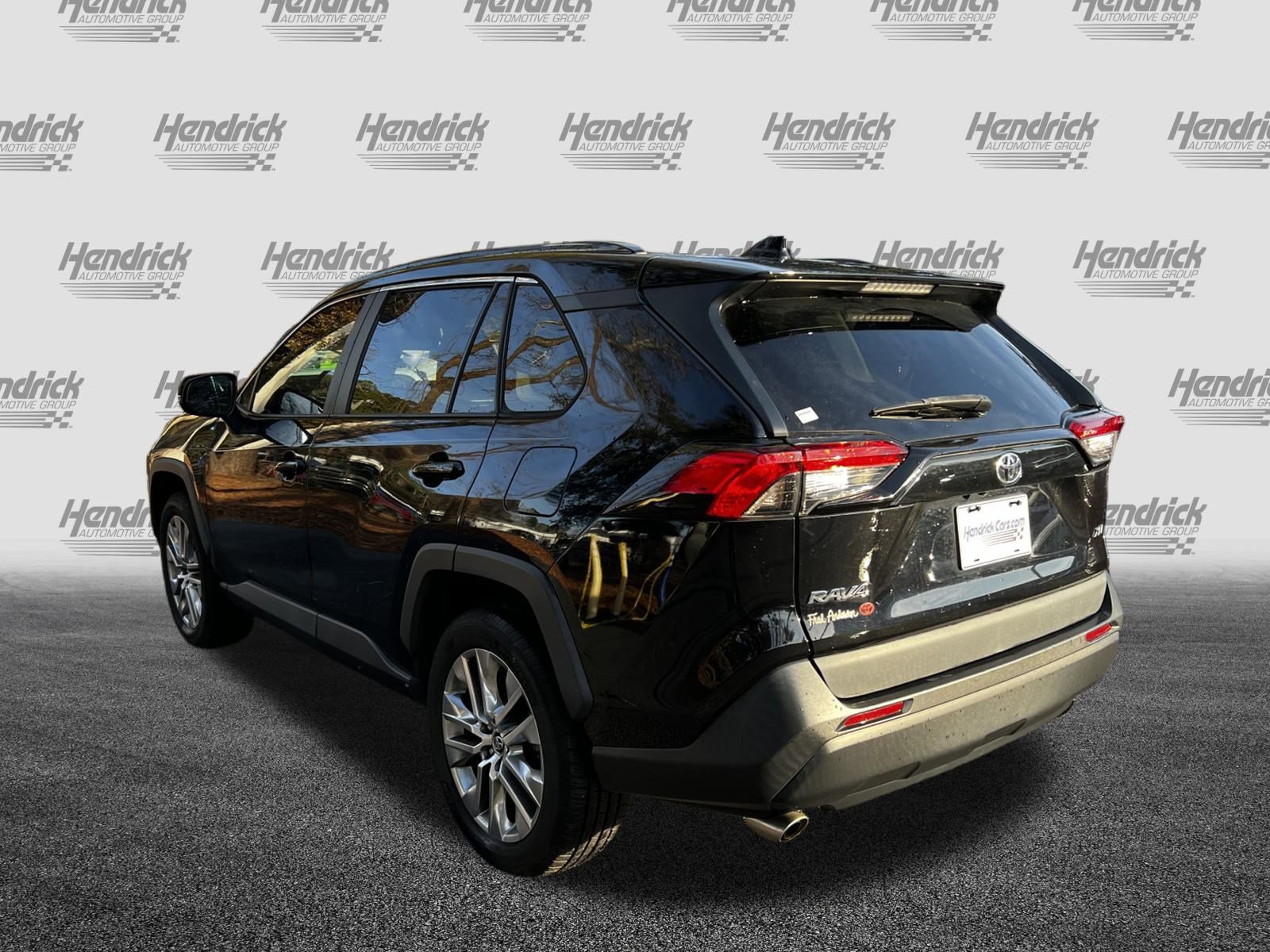 Used 2020 Toyota RAV4 XLE Premium image 7