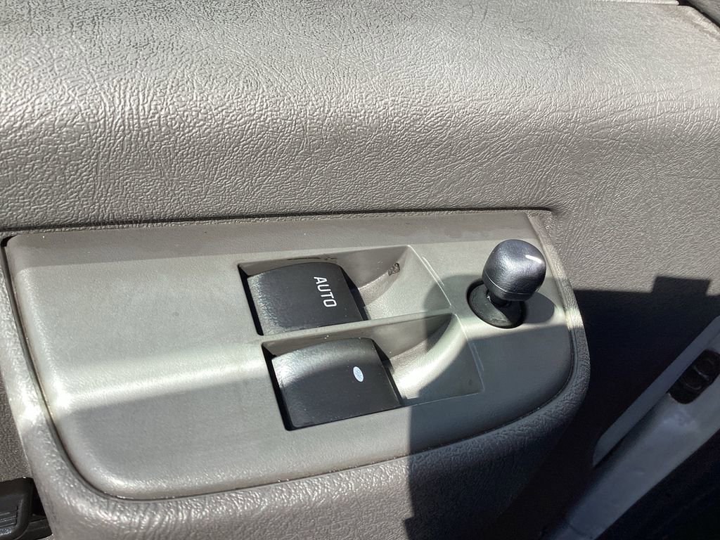 Used 2017 Chevrolet Express 2500 image 32