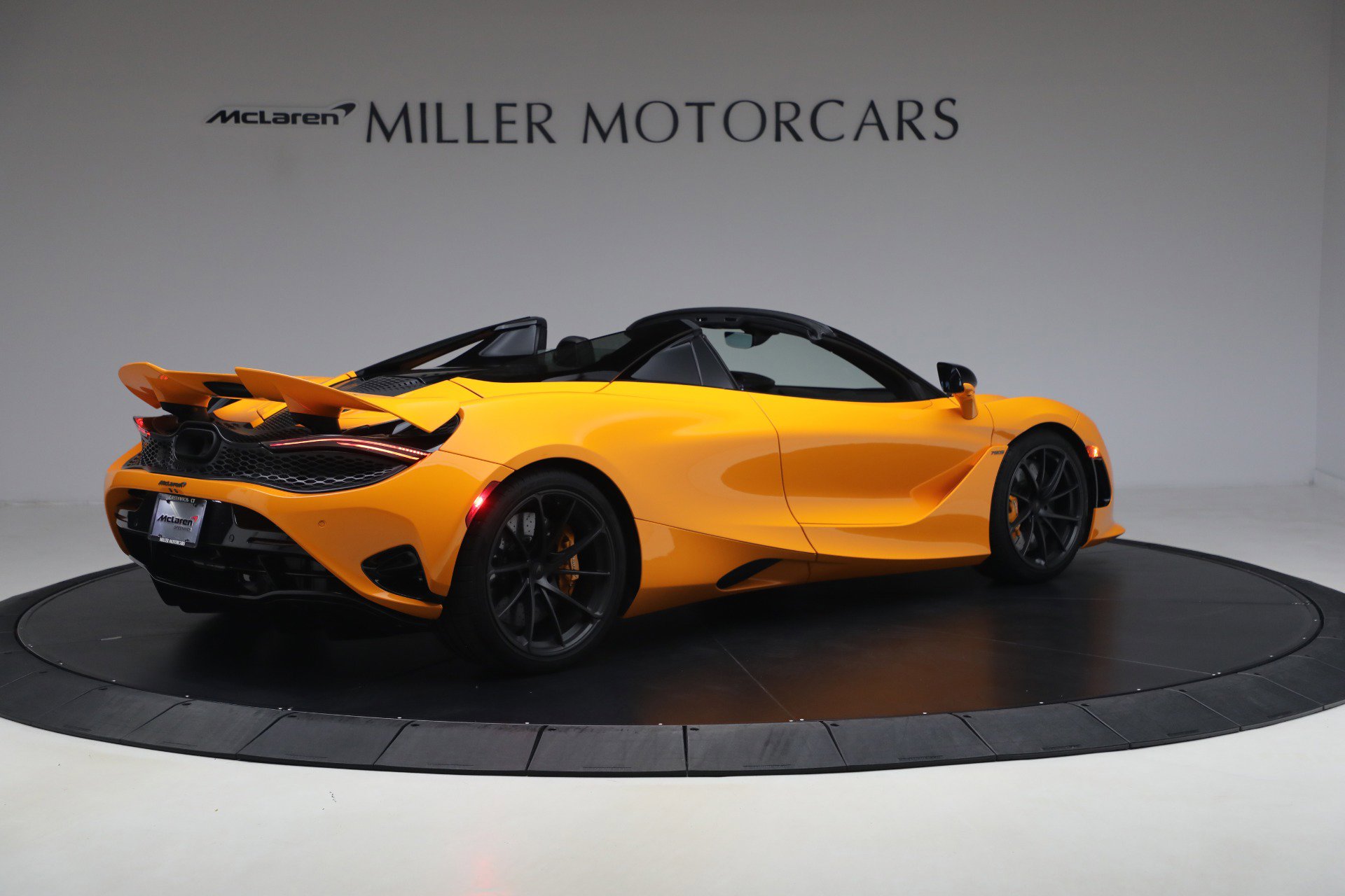 Used 2025 McLaren 750S Spider RWD image 8
