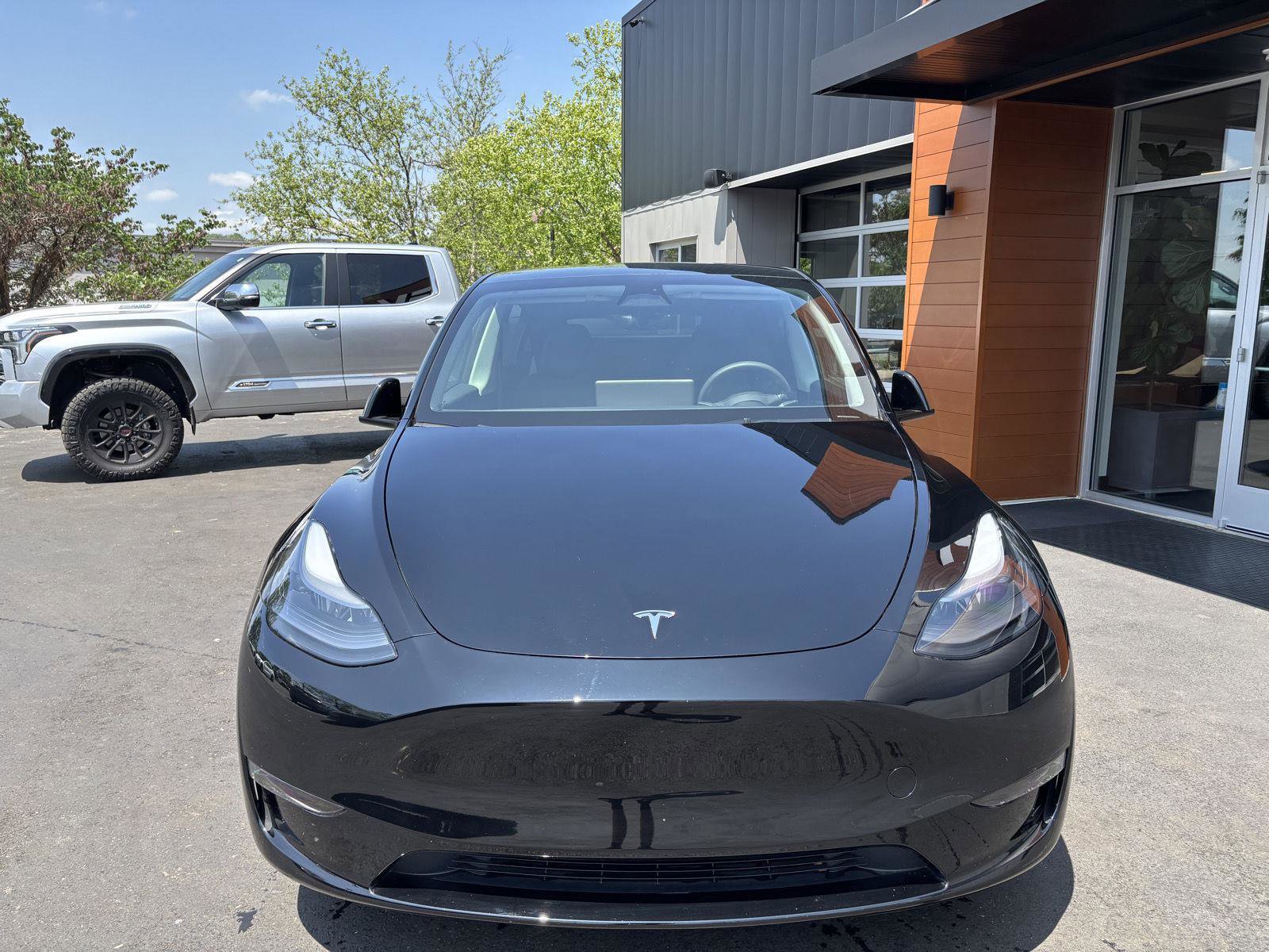 Used 2023 Tesla Model Y Performance AWD/4WD image 3