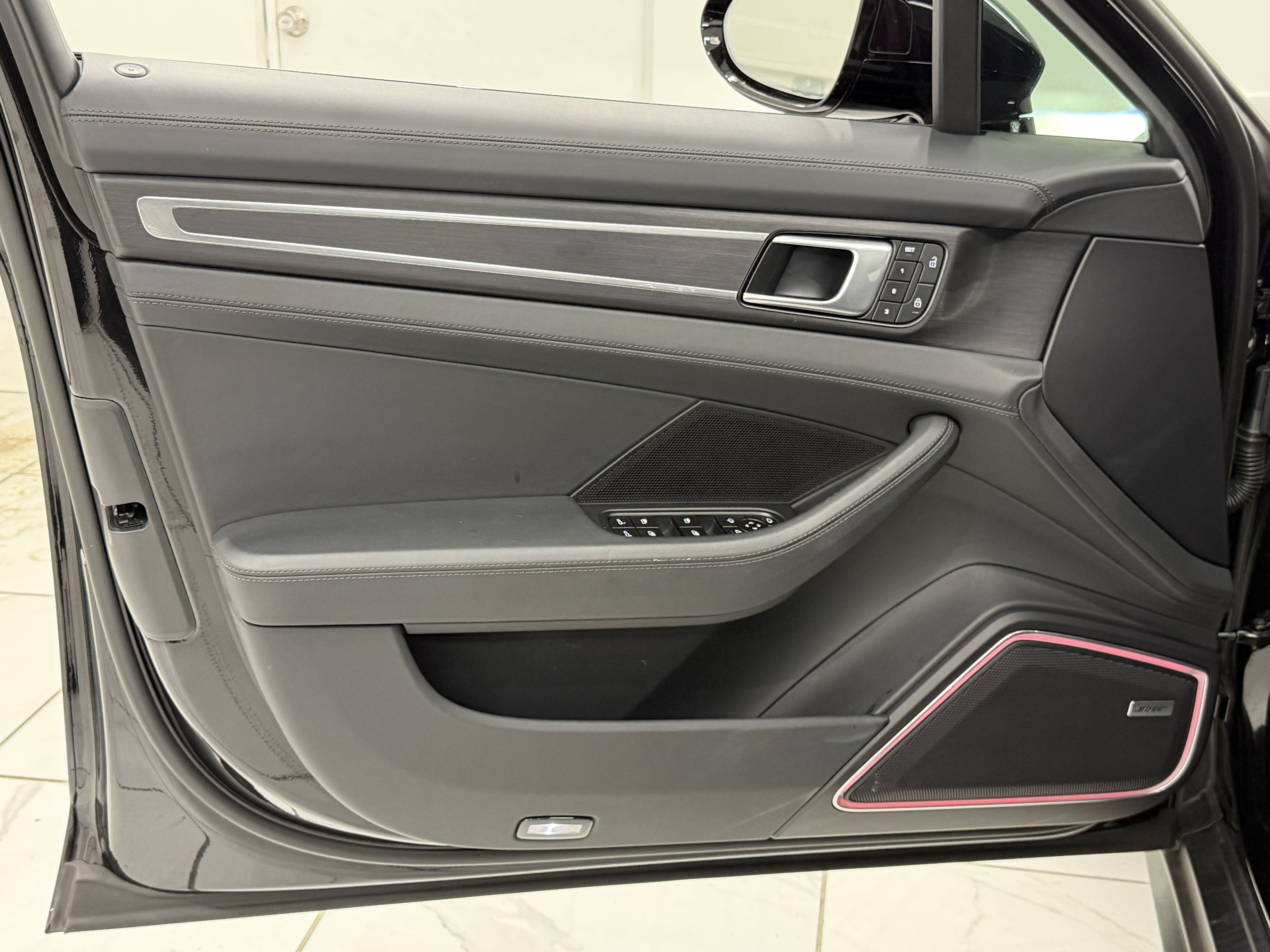 Certified 2023 Porsche Panamera 4 Platinum Edition AWD/4WD image 28