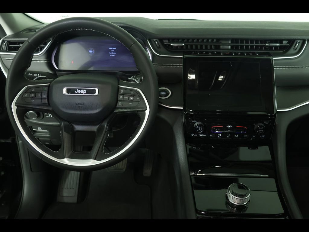 Used 2023 Jeep Grand Cherokee Laredo X image 15