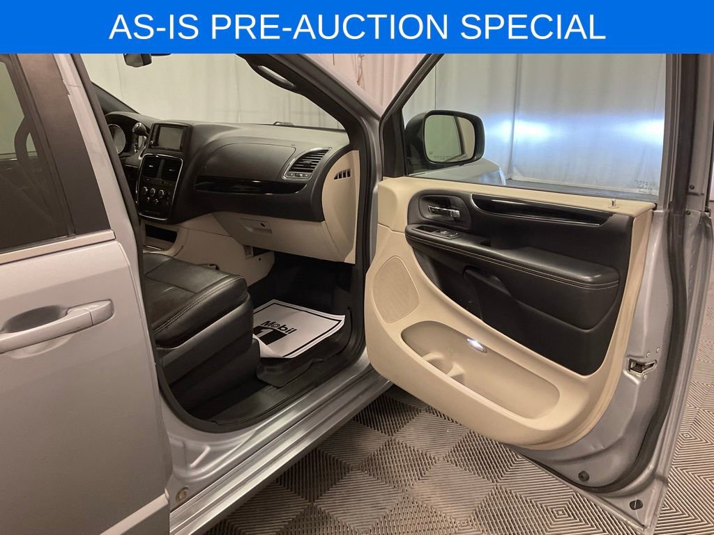 Used 2019 Dodge Grand Caravan SXT image 21