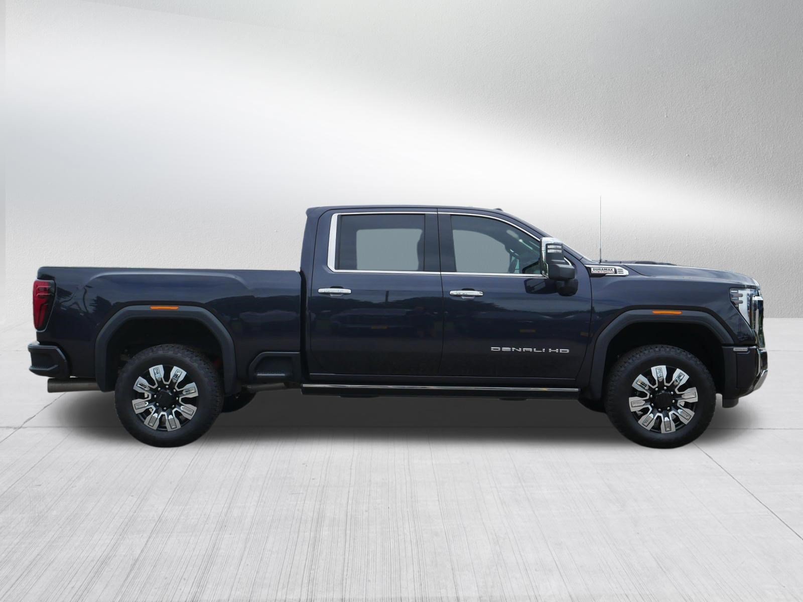 Used 2025 GMC Sierra 3500 Denali w/ Denali Reserve Package AWD/4WD image 8