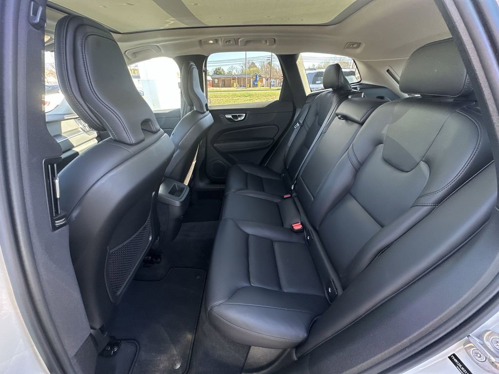Used 2025 Volvo XC60 B5 Core image 23