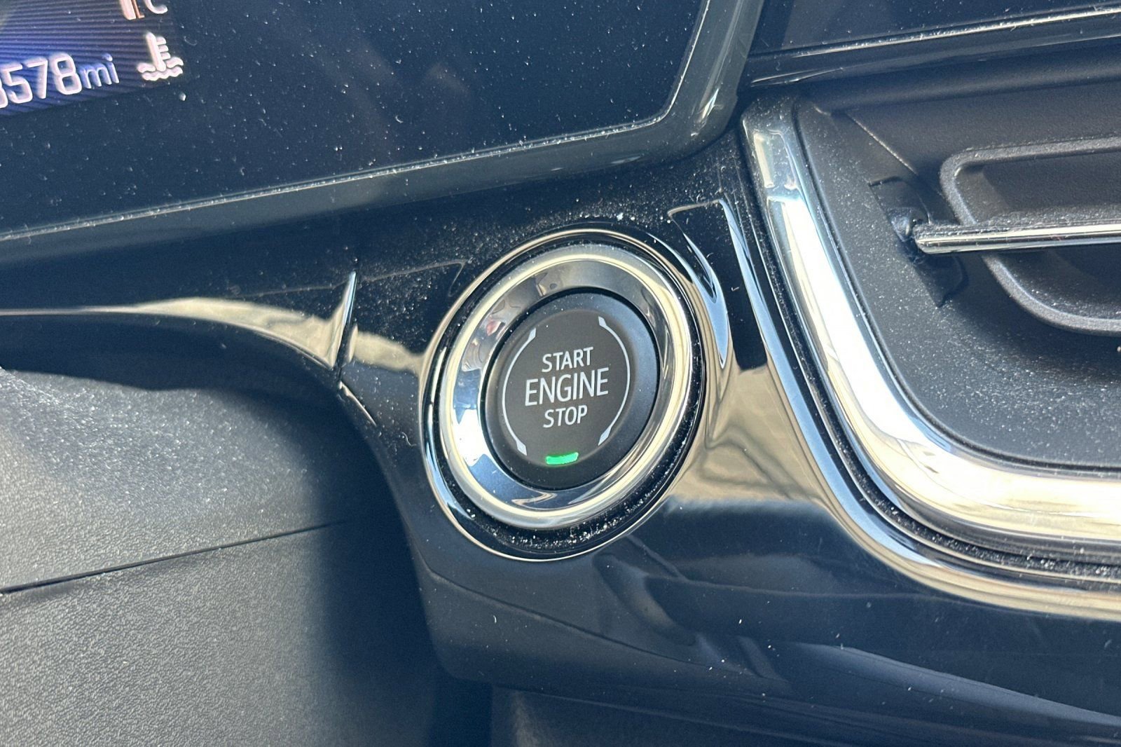 Used 2025 Chevrolet Trax RS w/ Sunroof Package image 31