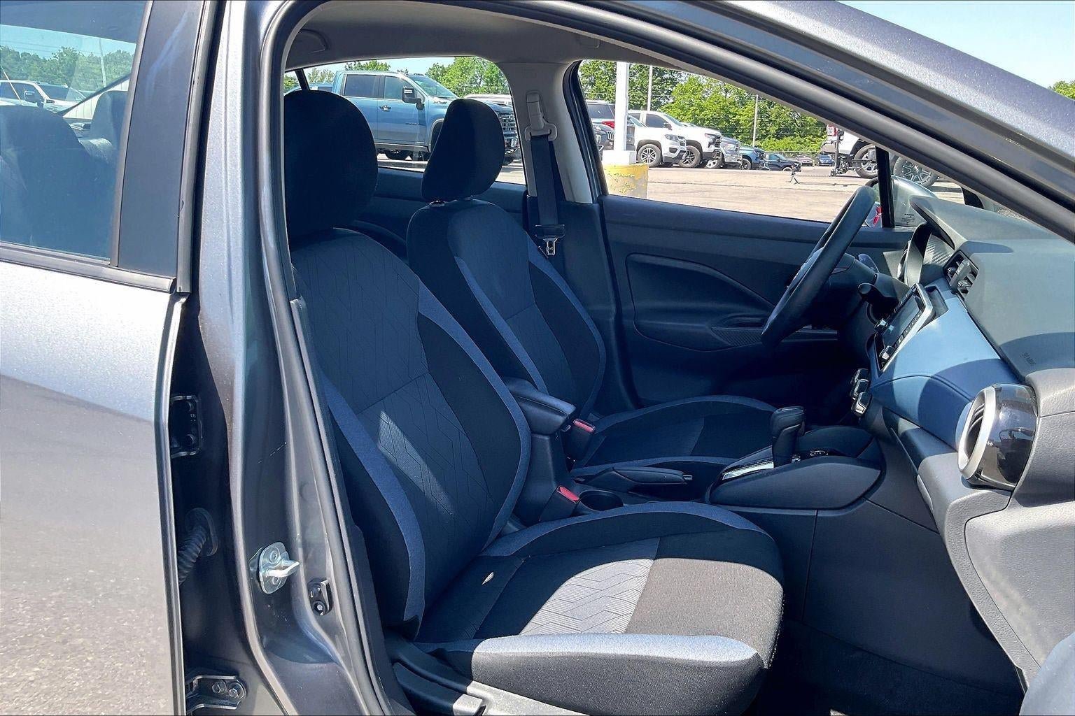 Used 2025 Nissan Versa SV FWD image 8