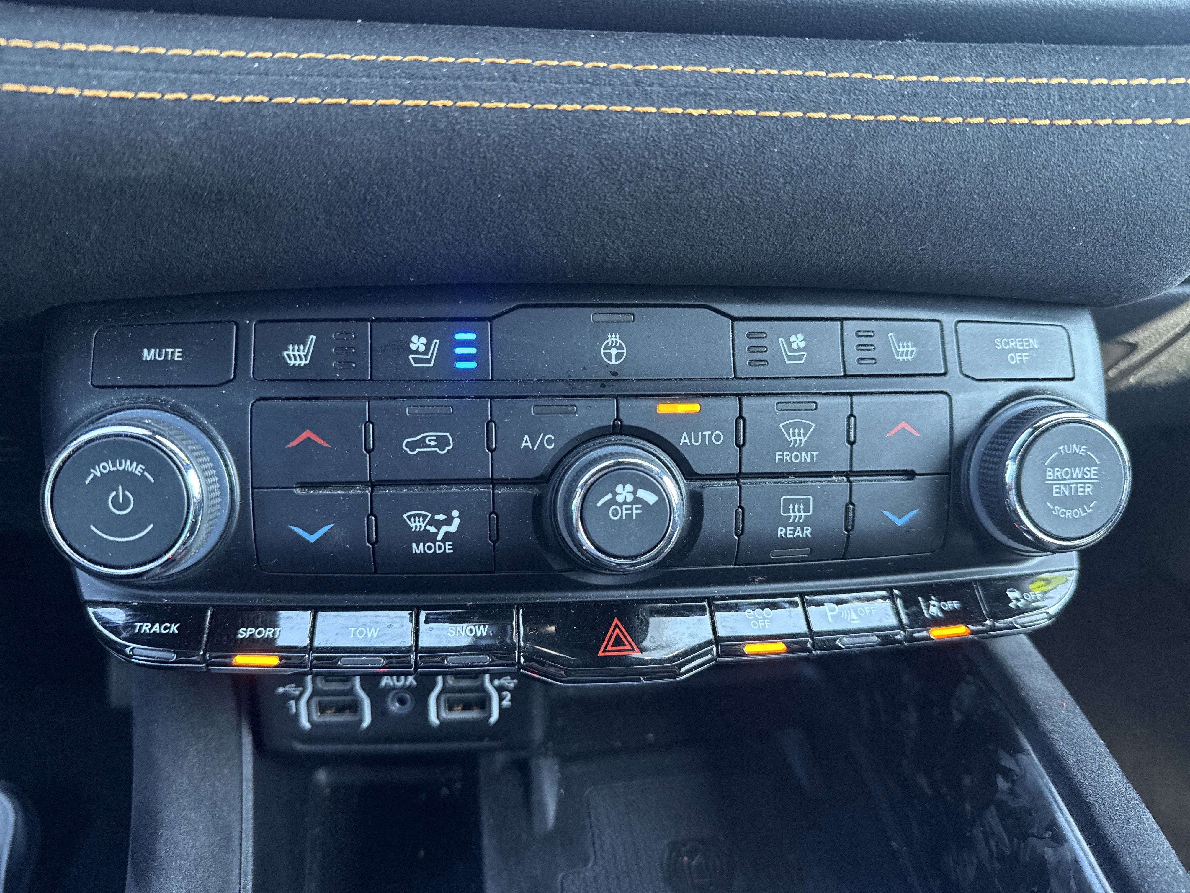 Used 2023 Dodge Durango R/T w/ Hemi Orange Plus Package AWD/4WD image 29