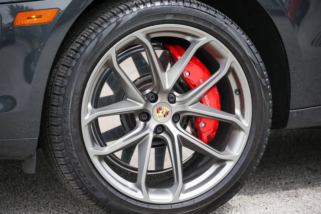 Certified 2025 Porsche Macan GTS AWD/4WD image 14