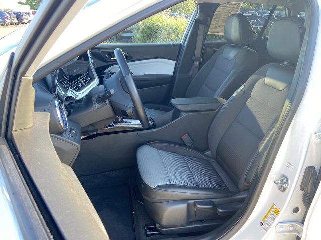 Used 2025 Chevrolet Trax LT w/ LT Convenience Package FWD image 17