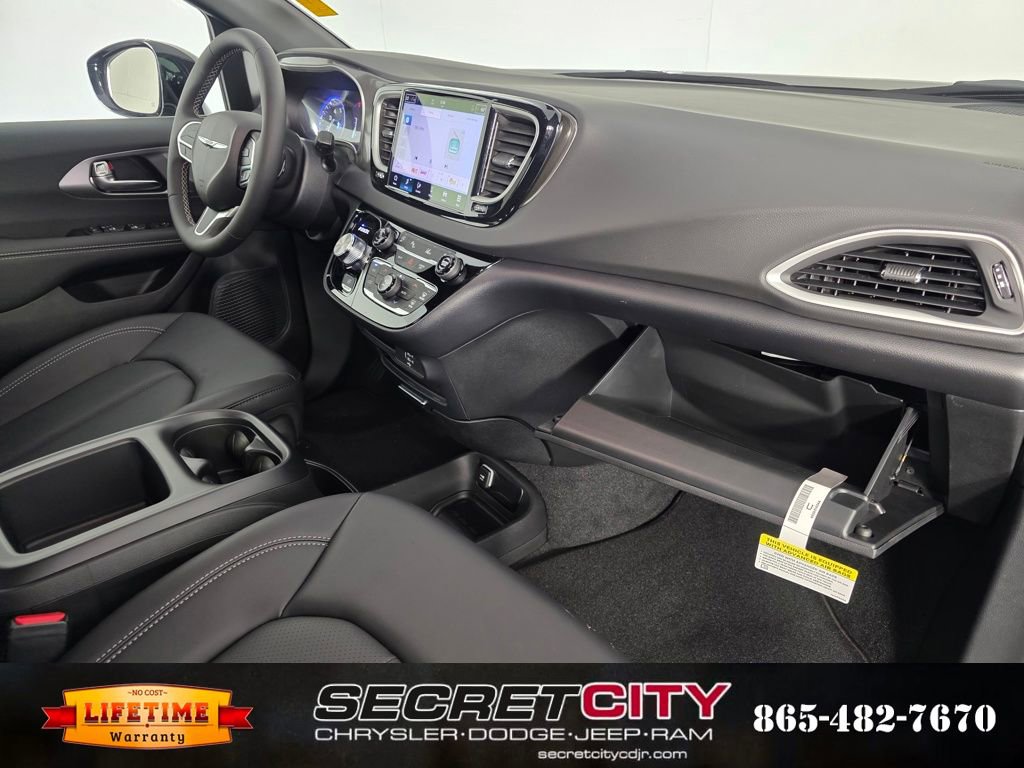 New 2026 Chrysler Voyager LX FWD image 31