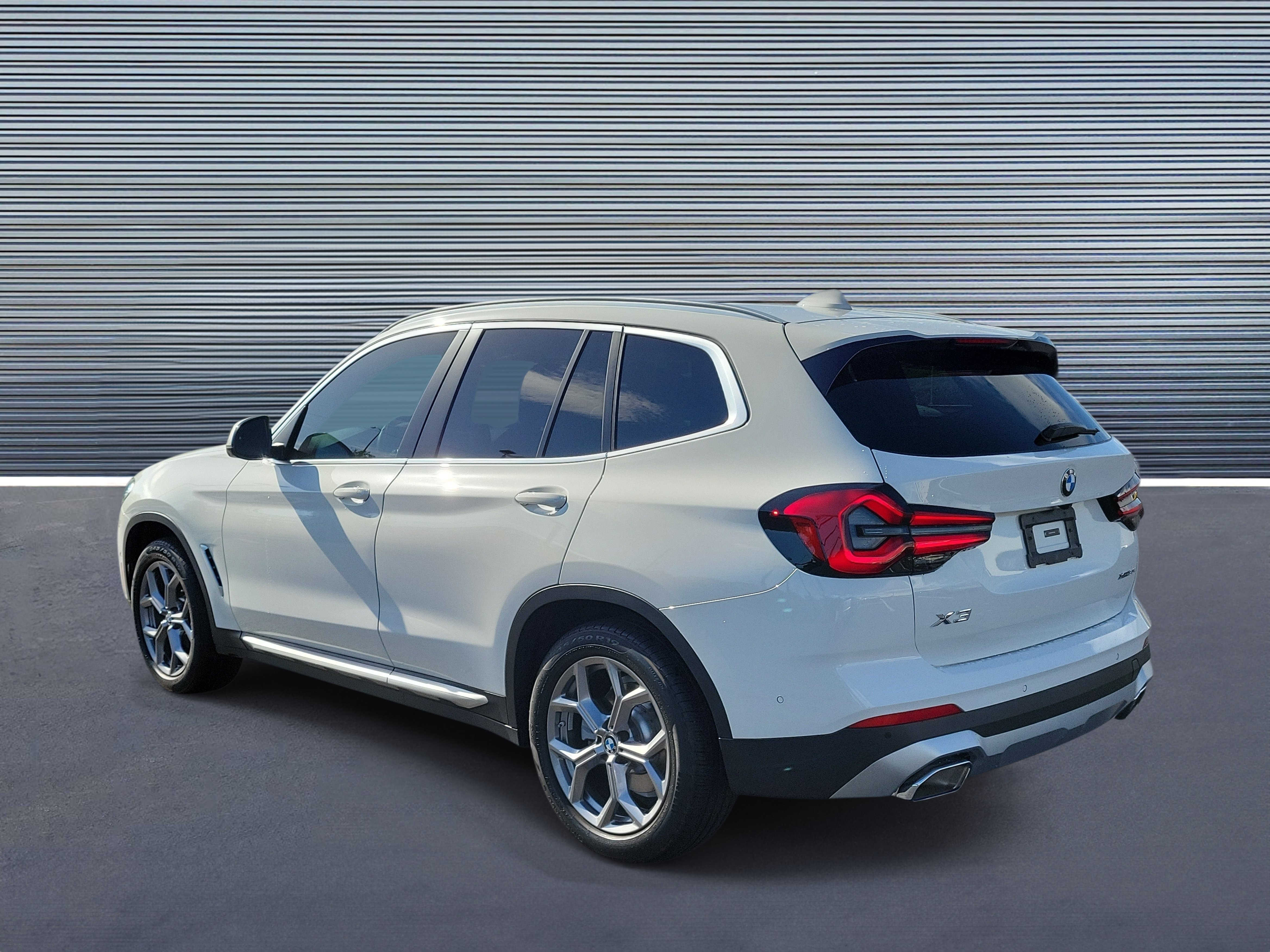 Used 2024 BMW X3 xDrive30i w/ Premium Package AWD/4WD image 4