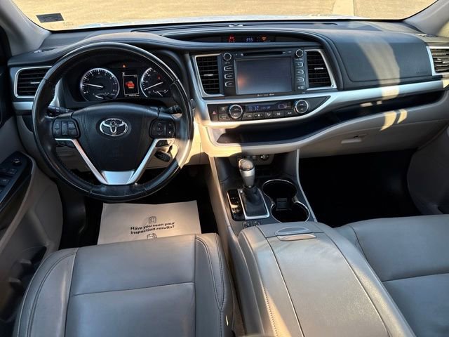 Used 2017 Toyota Highlander XLE image 22