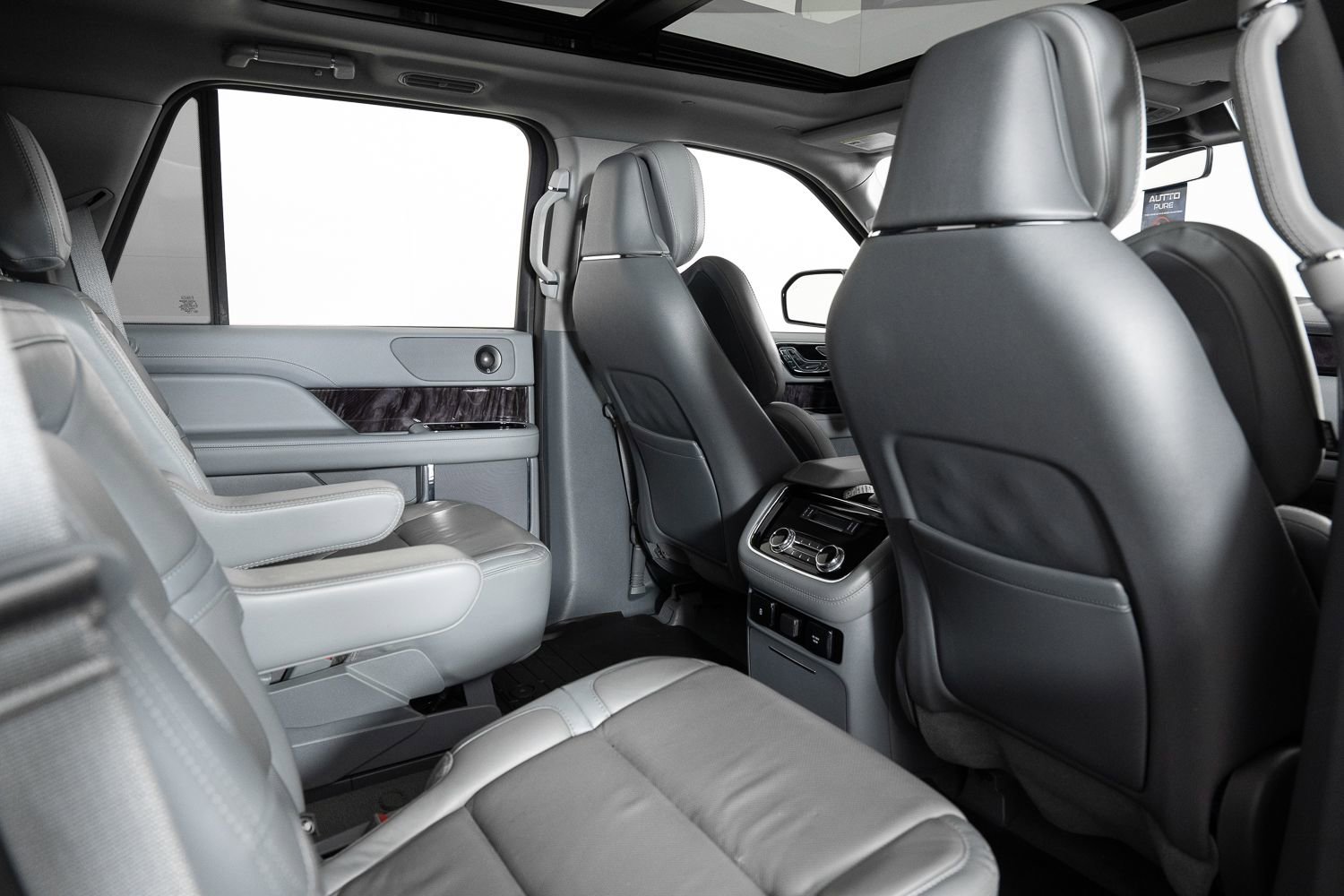 Used 2021 Lincoln Navigator Reserve w/ Cargo Convenience Package image 25