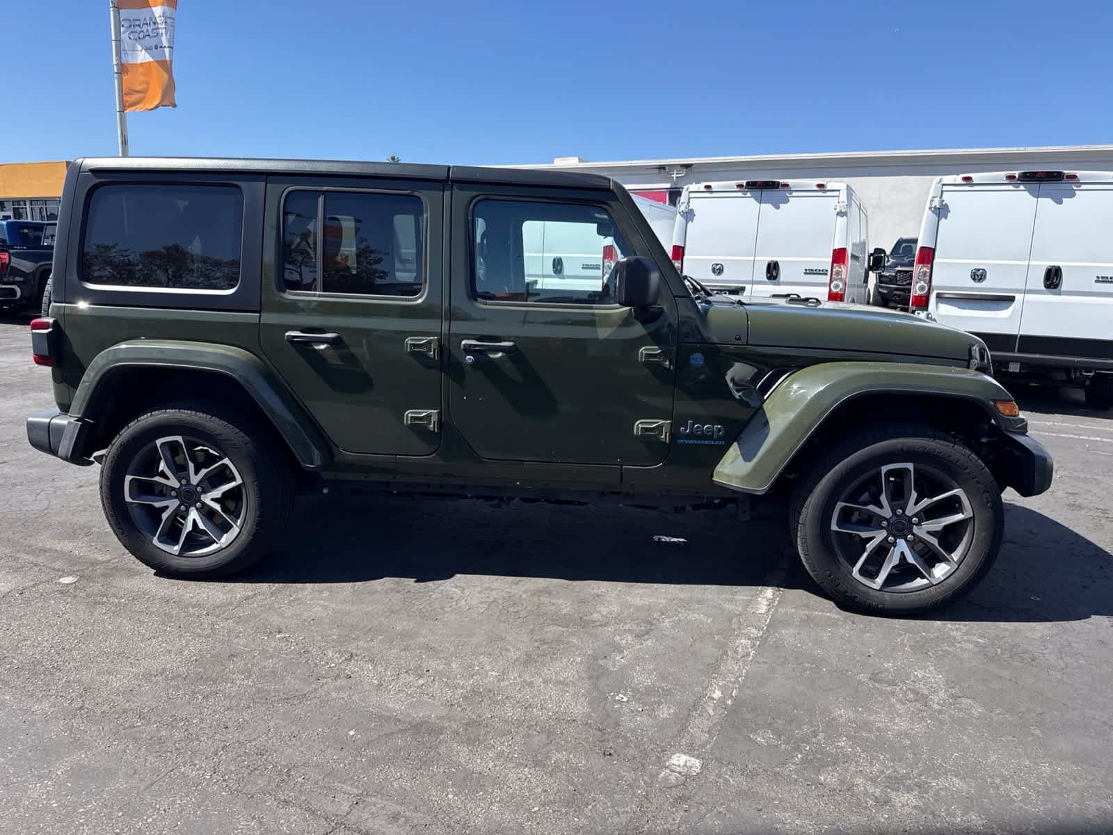 Used 2024 Jeep Wrangler Unlimited w/ Convenience Group AWD/4WD image 10