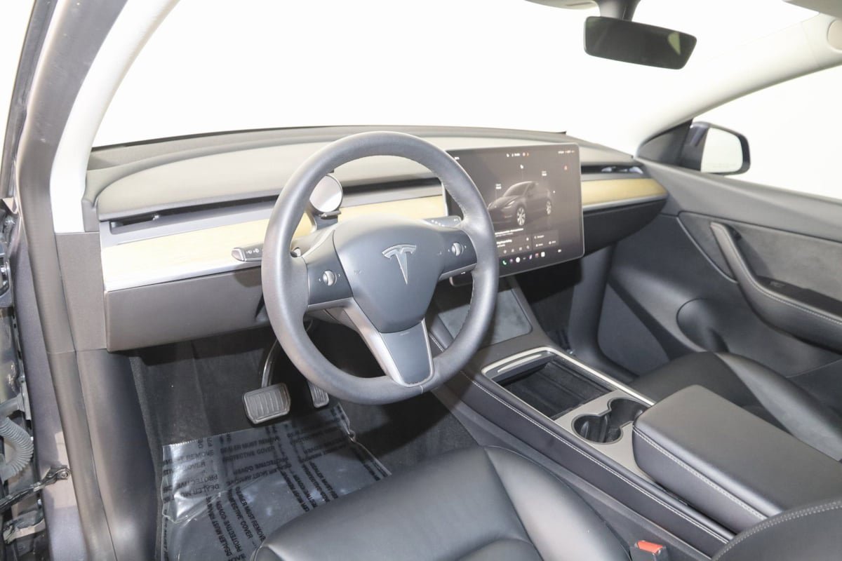 Used 2022 Tesla Model Y Long Range image 26