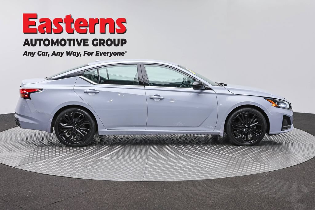 Used 2023 Nissan Altima 2.5 SR FWD image 4