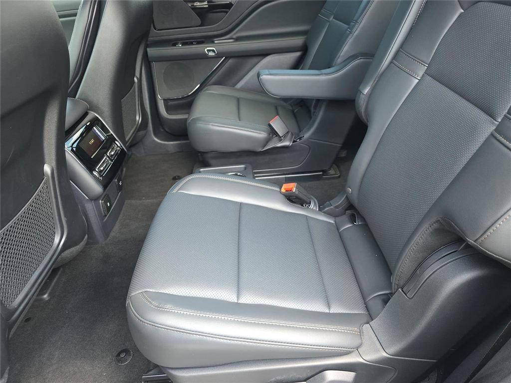 New 2026 Lincoln Aviator 2WD image 25