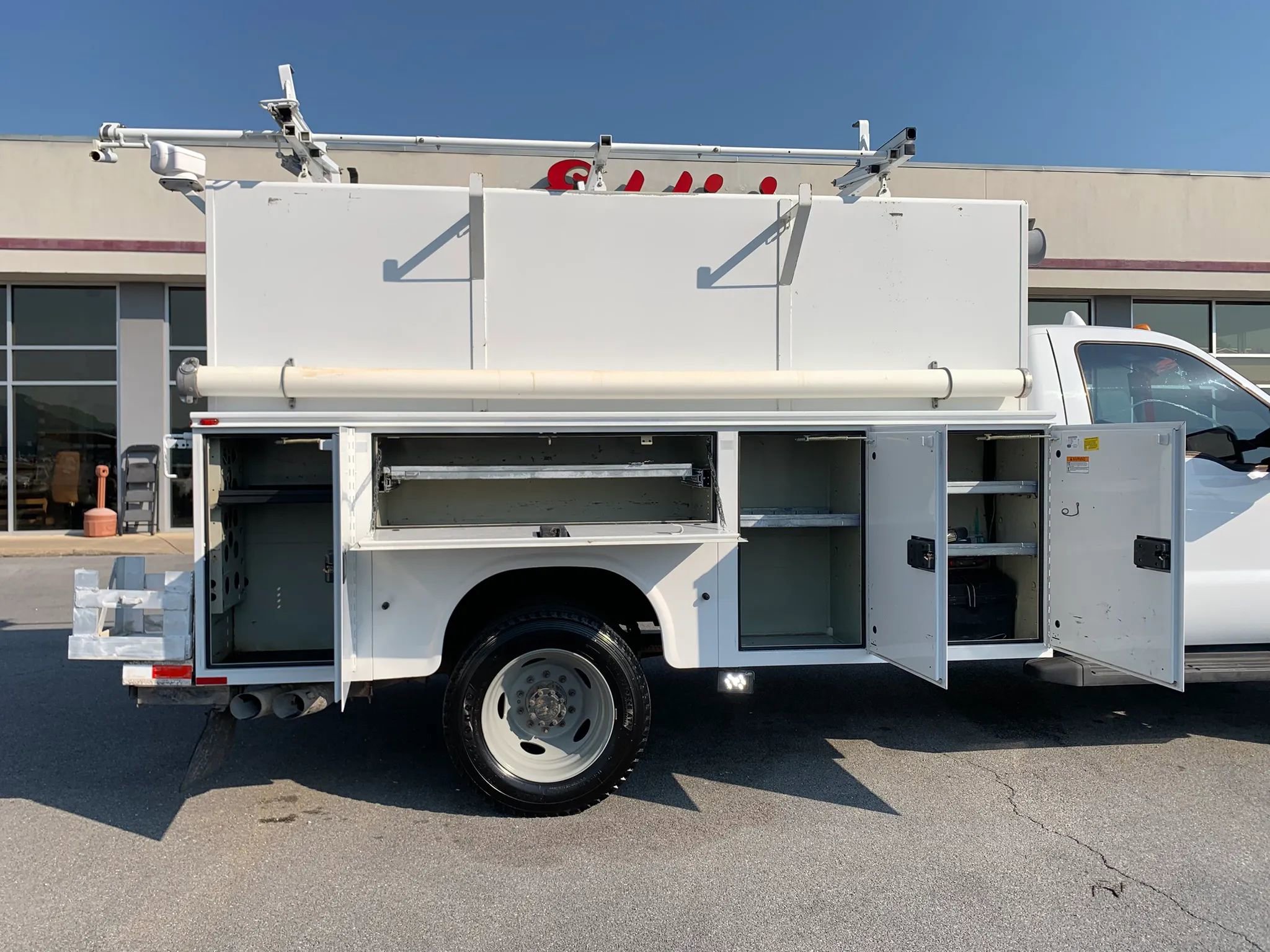 Used 2016 Ford F550 4x4 Regular Cab Super Duty image 31