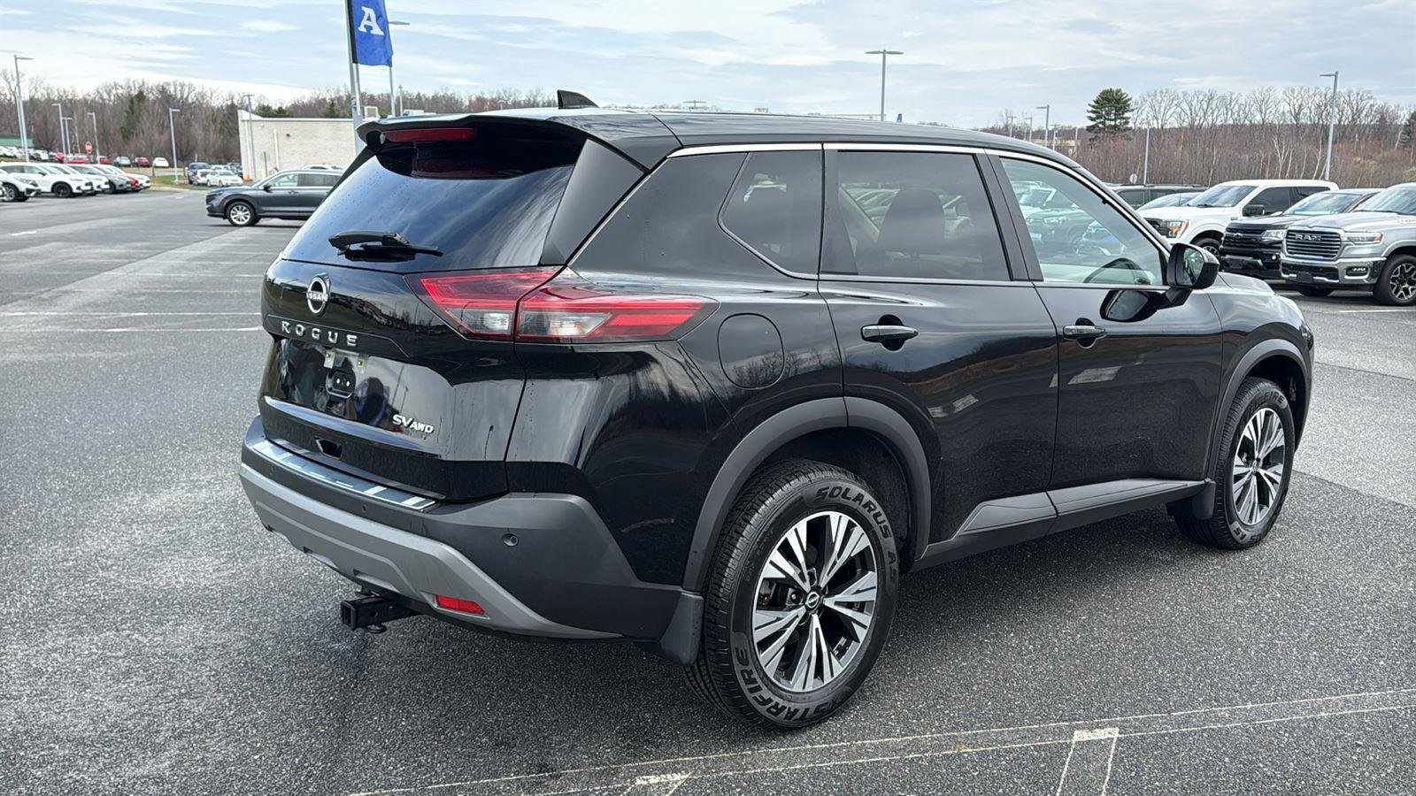 Used 2023 Nissan Rogue SV image 5