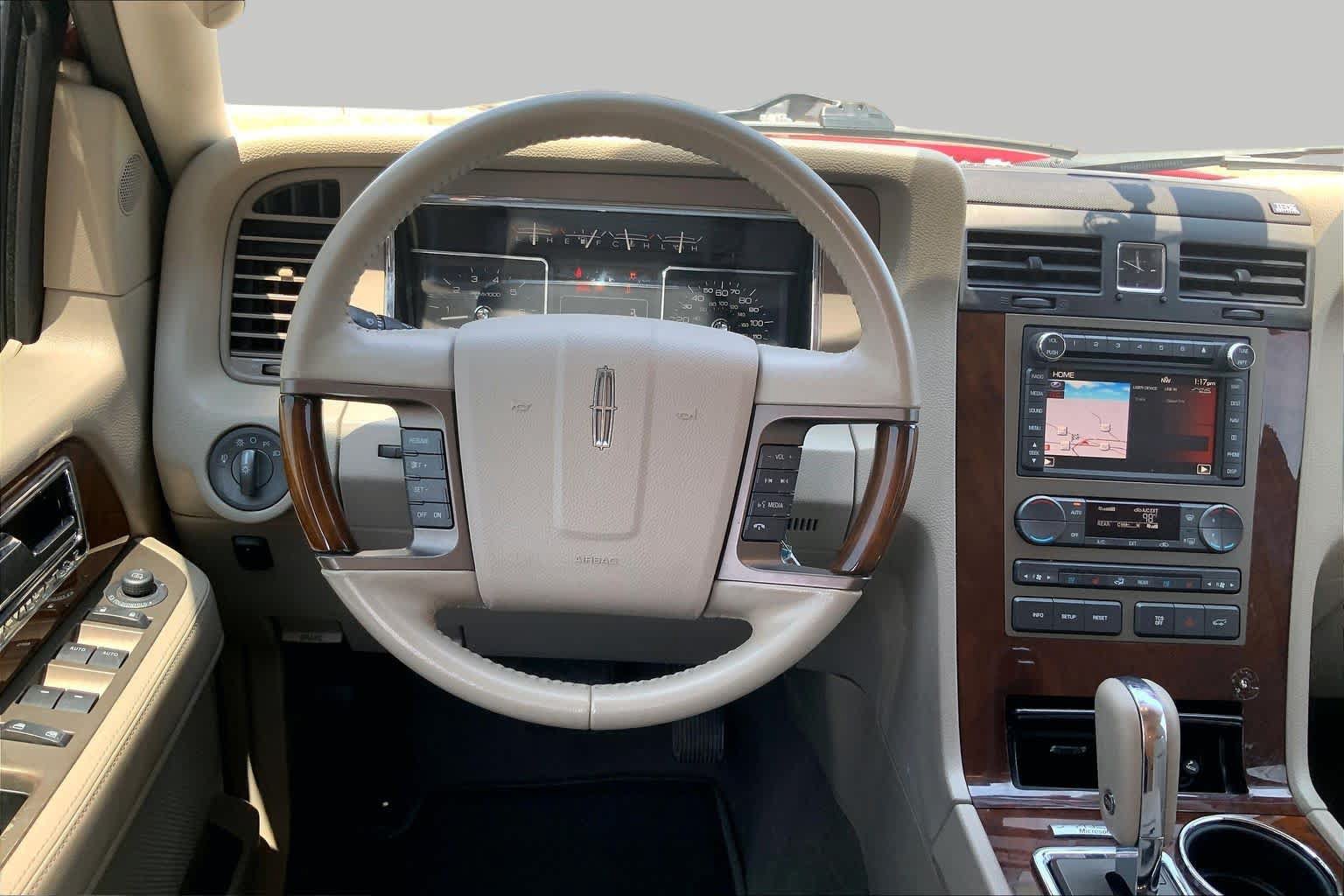 Used 2013 Lincoln Navigator 2WD w/ HD Trailer Tow Pkg image 5