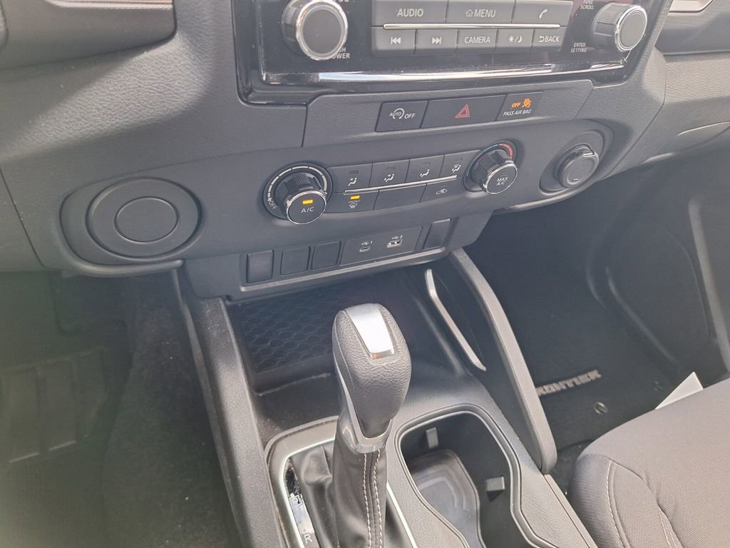 Used 2024 Nissan Frontier SV image 14