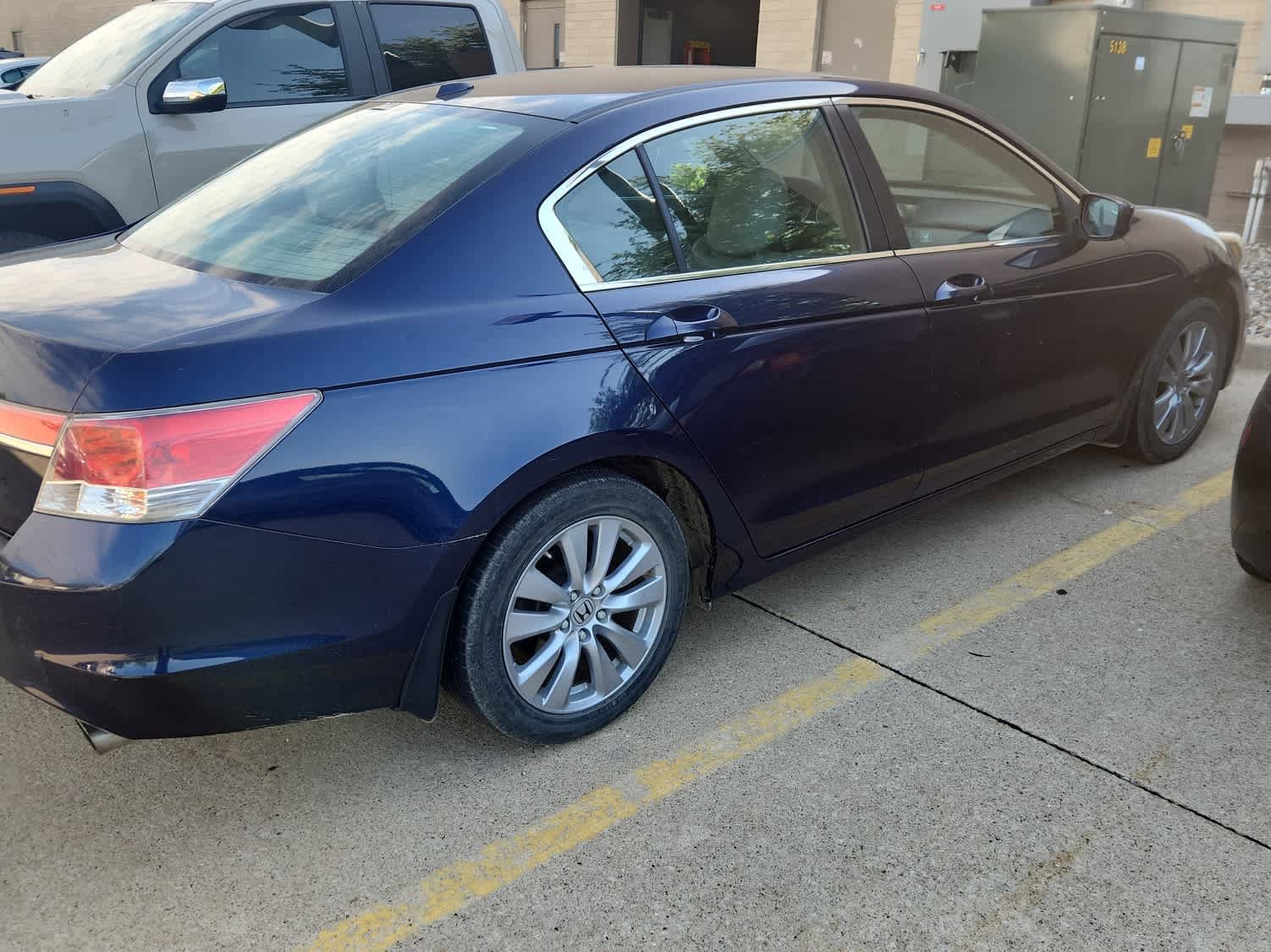 Used 2011 Honda Accord EX-L image 4