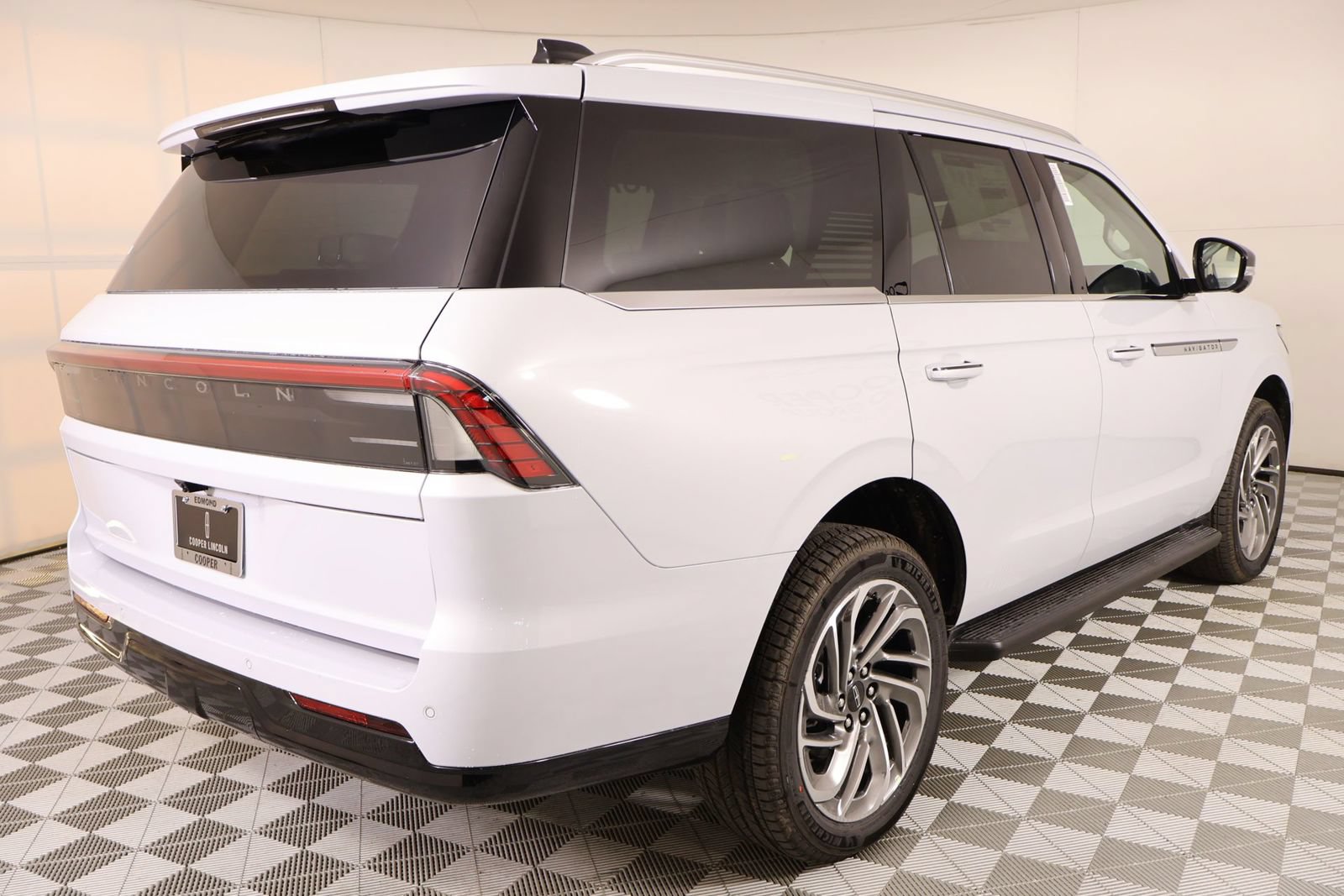 New 2026 Lincoln Navigator Premiere AWD/4WD image 22