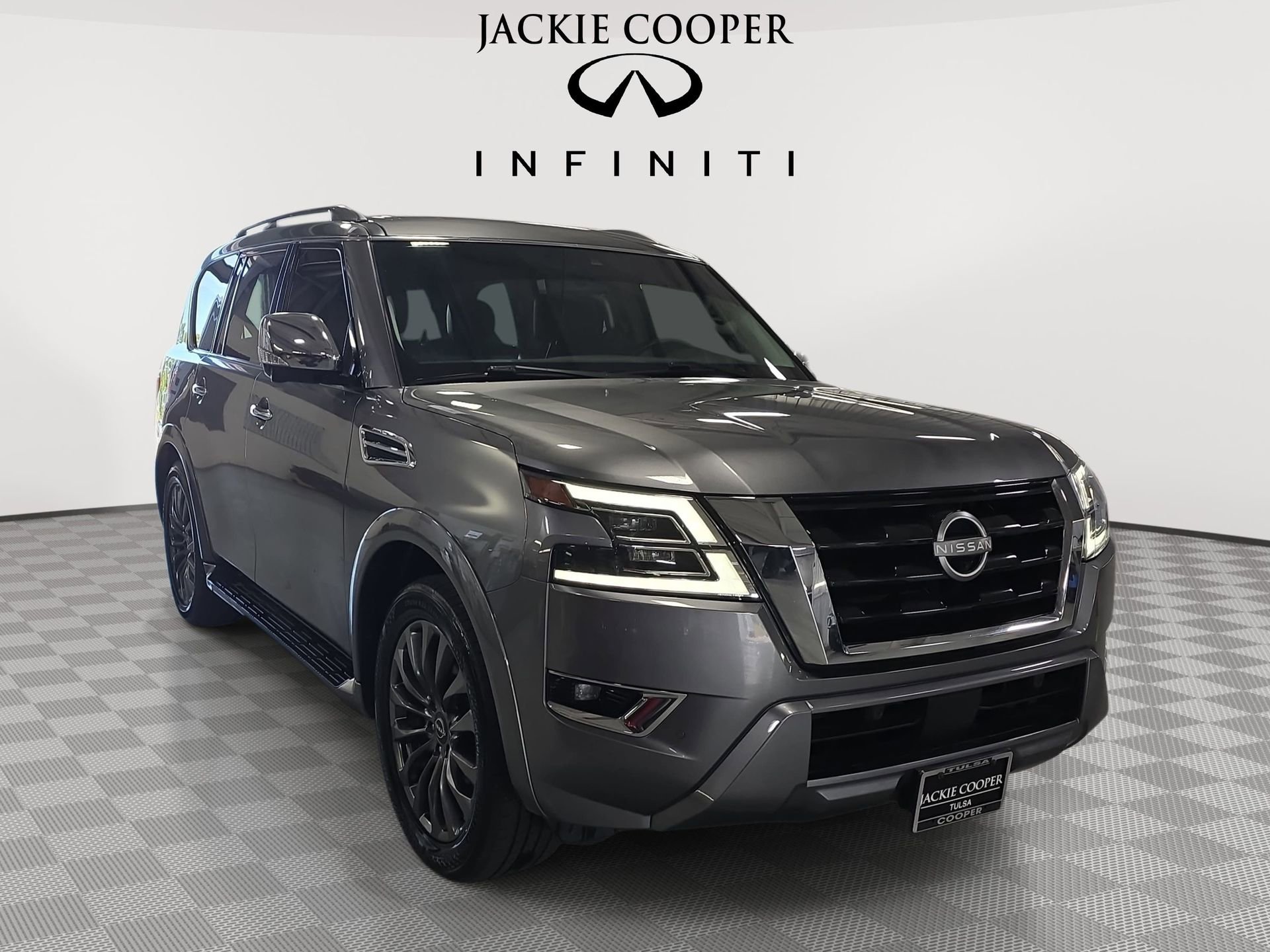 Used 2023 Nissan Armada Platinum w/ Captain's Chairs Package AWD/4WD image 3