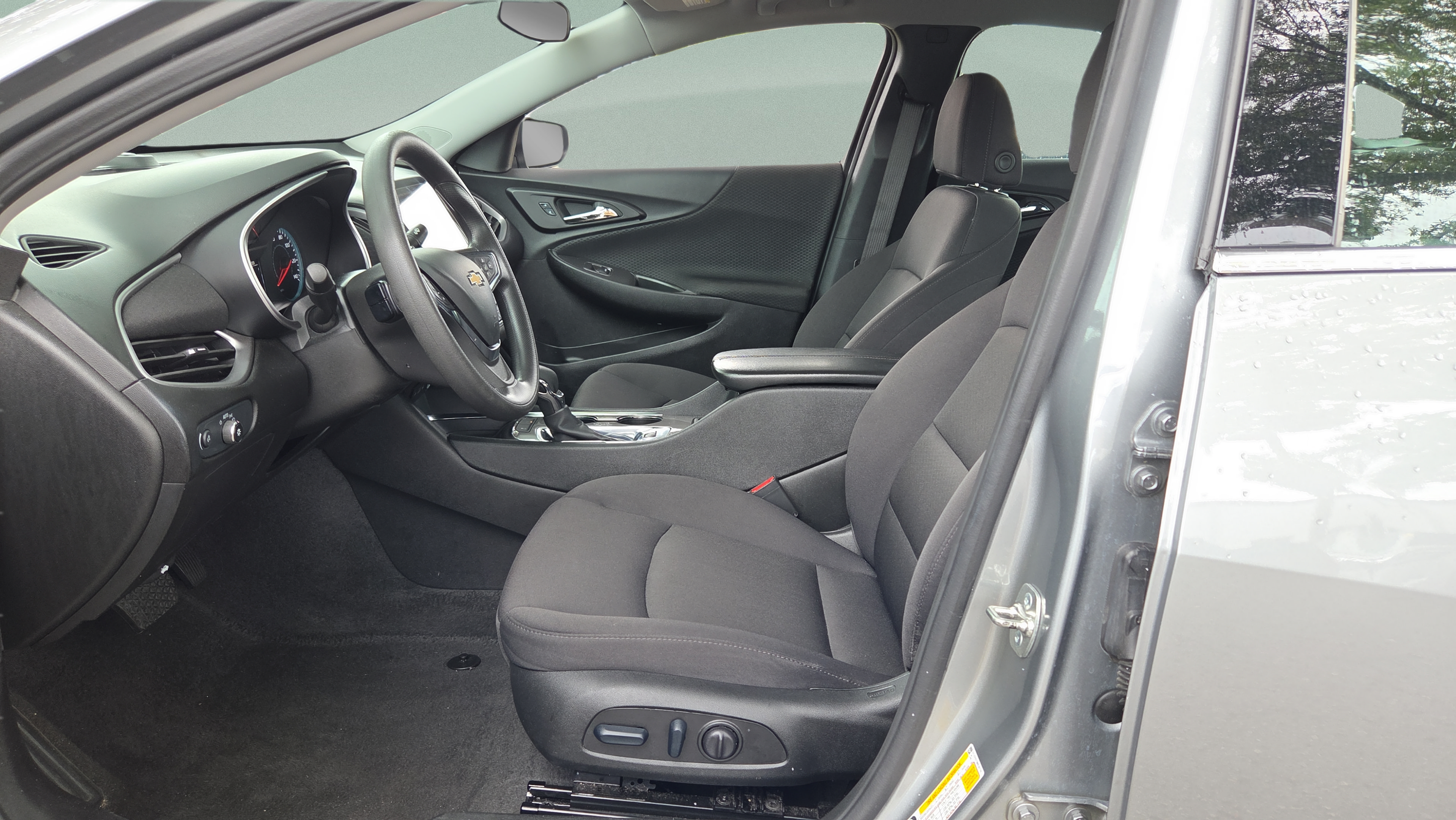 Used 2024 Chevrolet Malibu LT FWD image 9