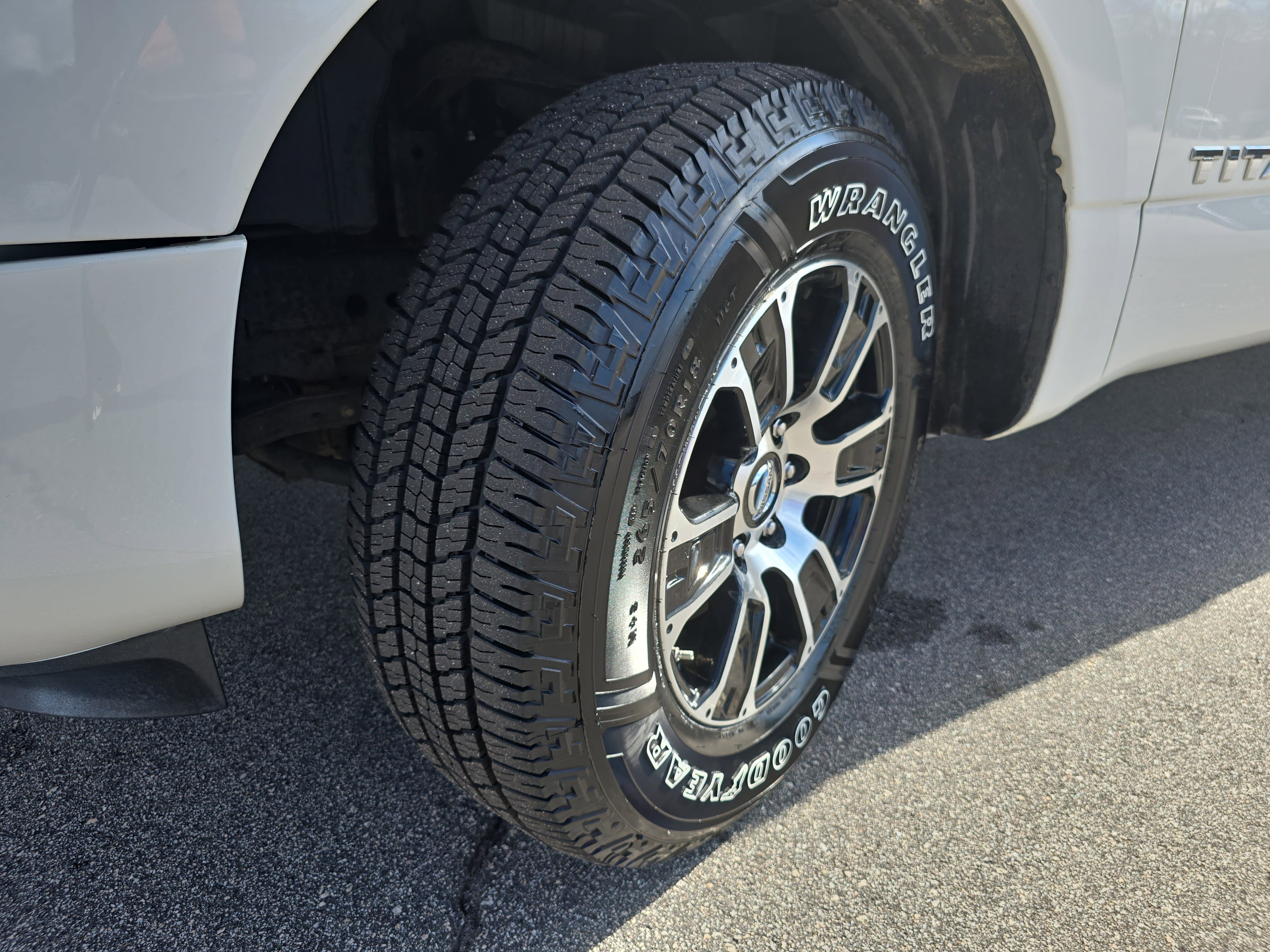 Used 2022 Nissan Titan SV image 31