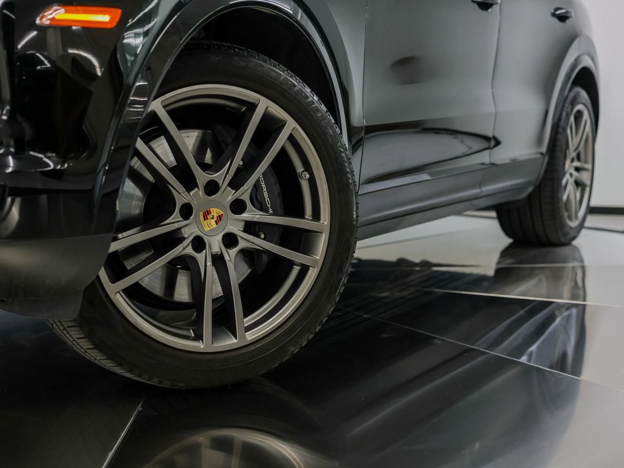 Certified 2023 Porsche Cayenne Platinum Edition image 11