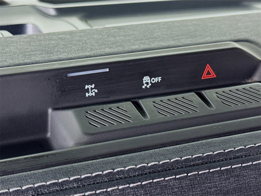 Used 2025 Ford Bronco Outer Banks image 18