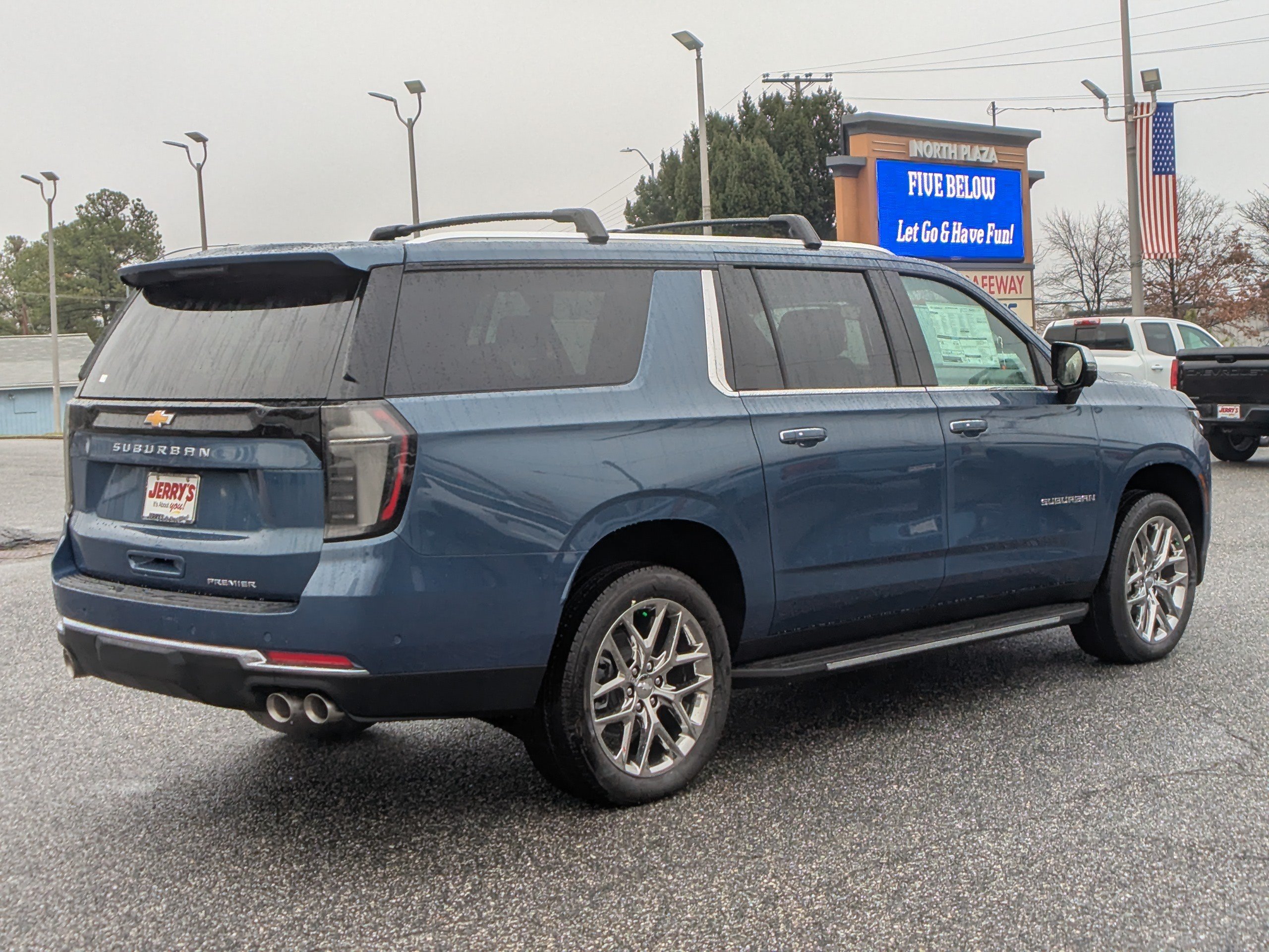 New 2026 Chevrolet Suburban Premier w/ Sun And Tow Package AWD/4WD image 8
