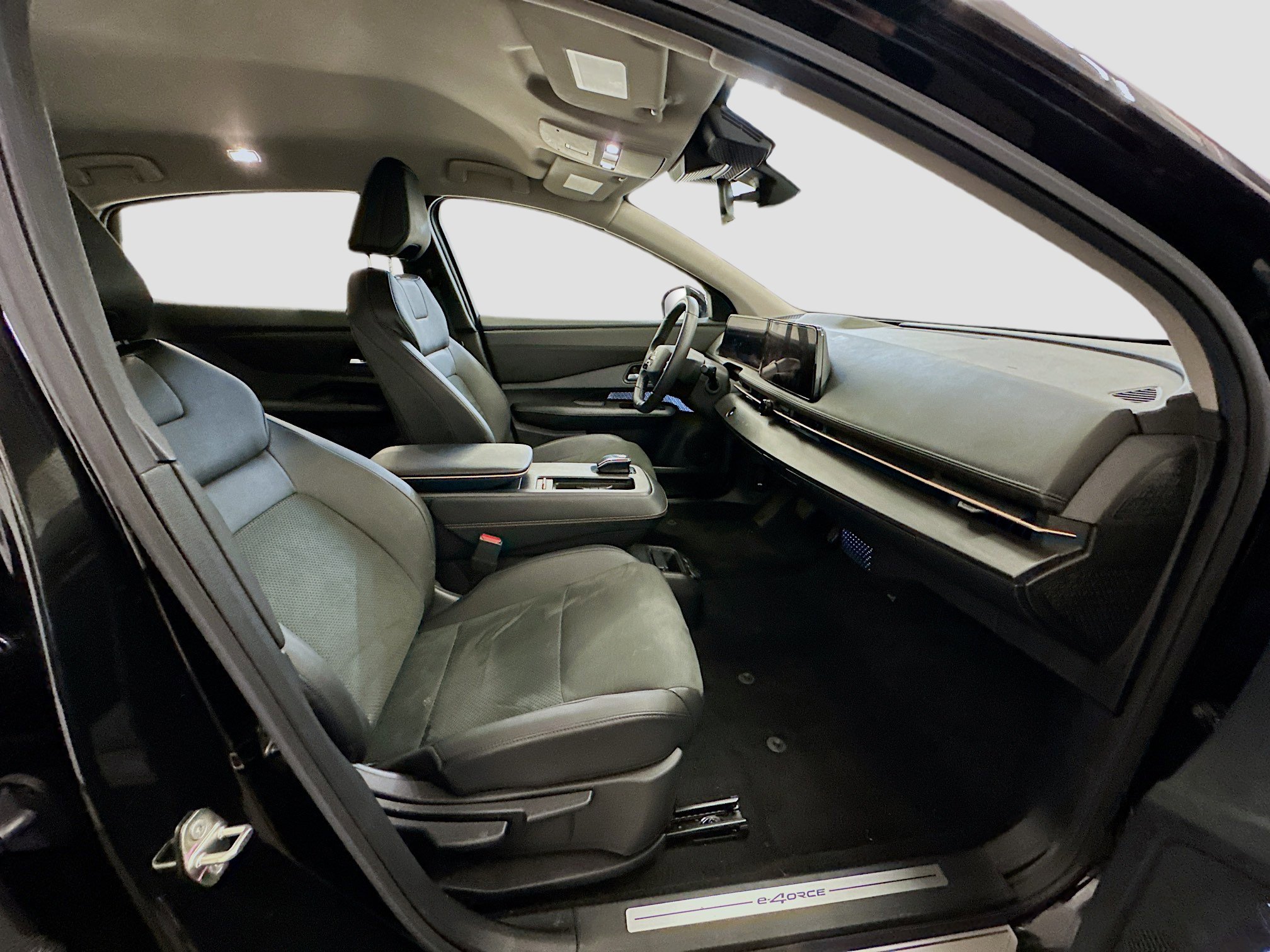 Used 2023 Nissan Ariya AWD image 32