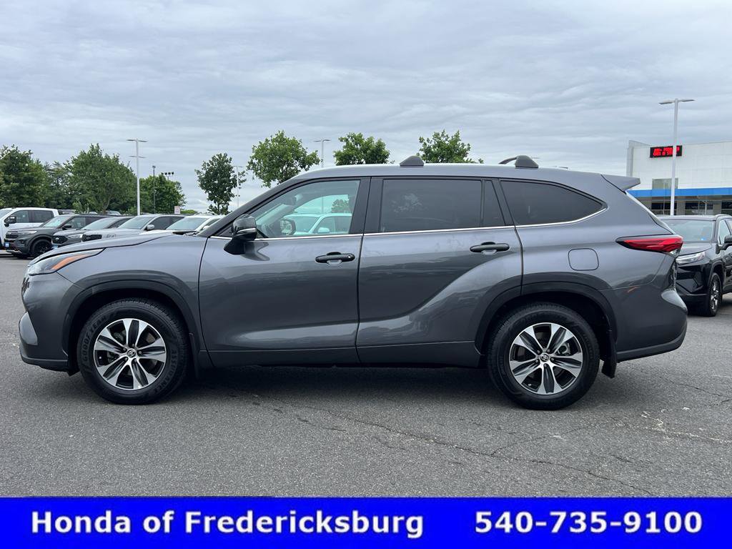 Used 2023 Toyota Highlander XLE FWD image 5