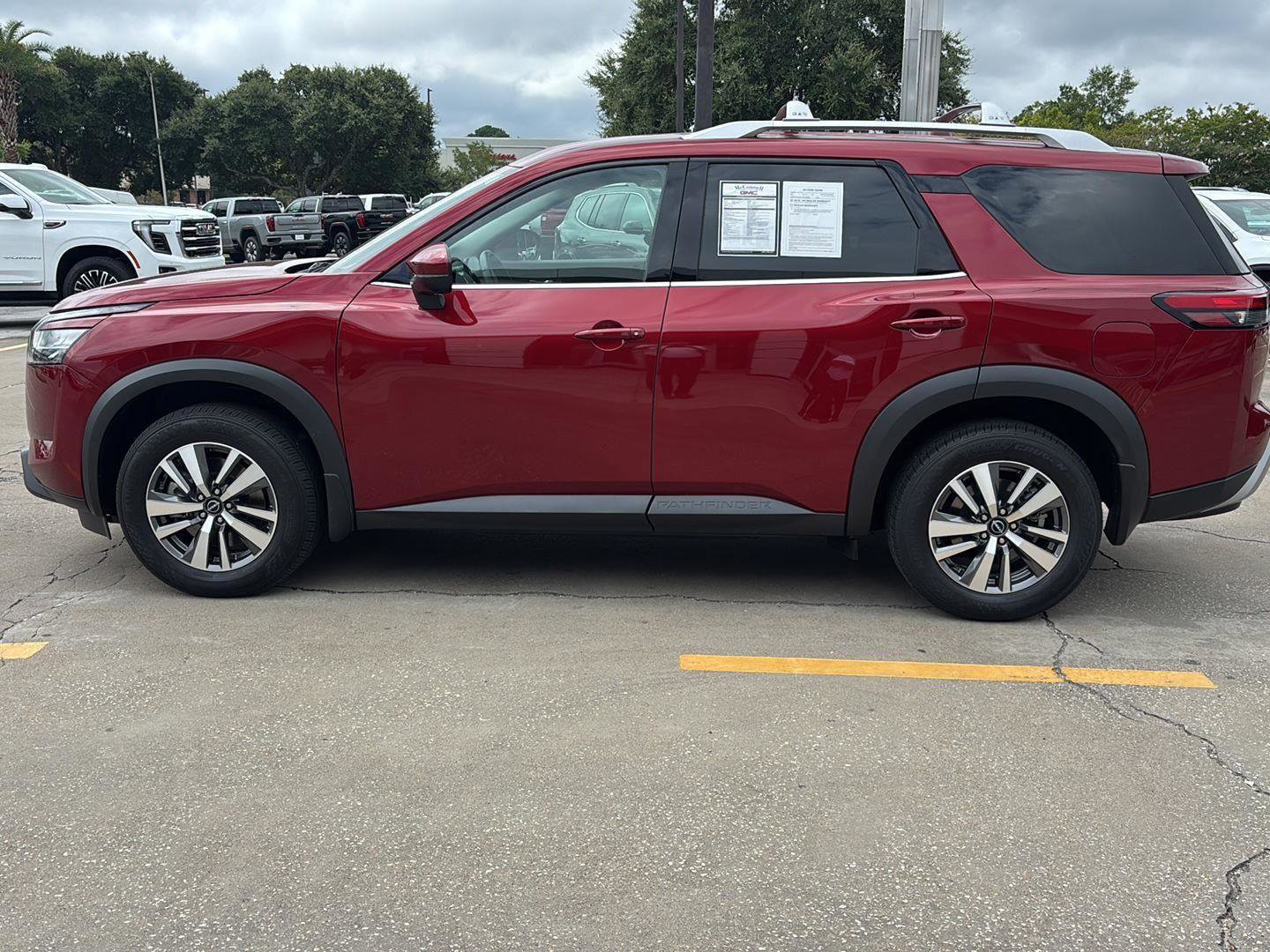 Used 2024 Nissan Pathfinder SL image 4