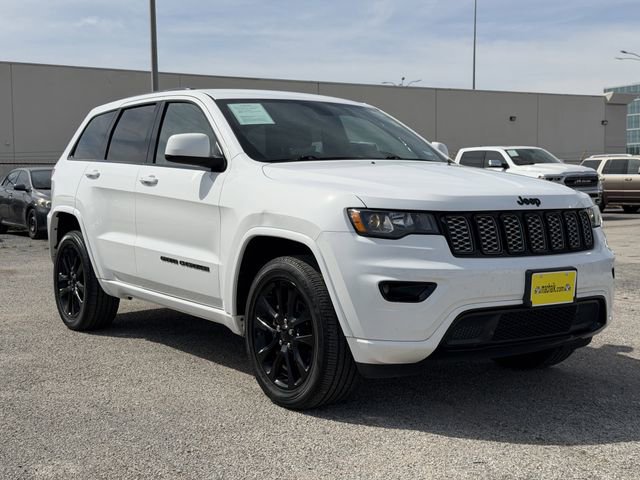 Used 2017 Jeep Grand Cherokee Altitude image 2